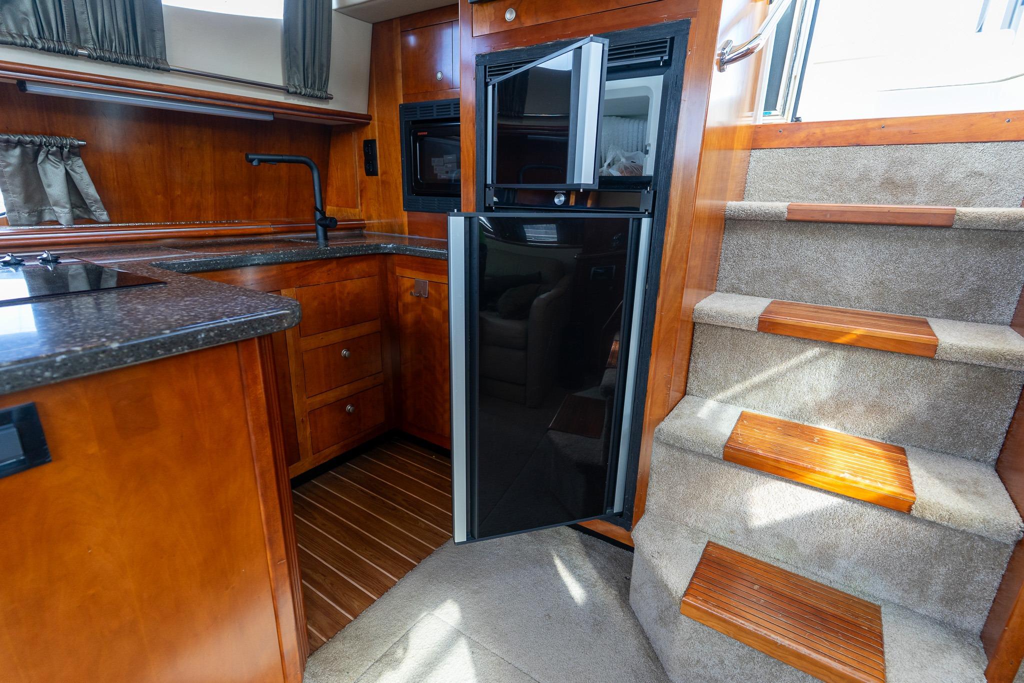 Cruisers Yachts 415 Express Motoryacht