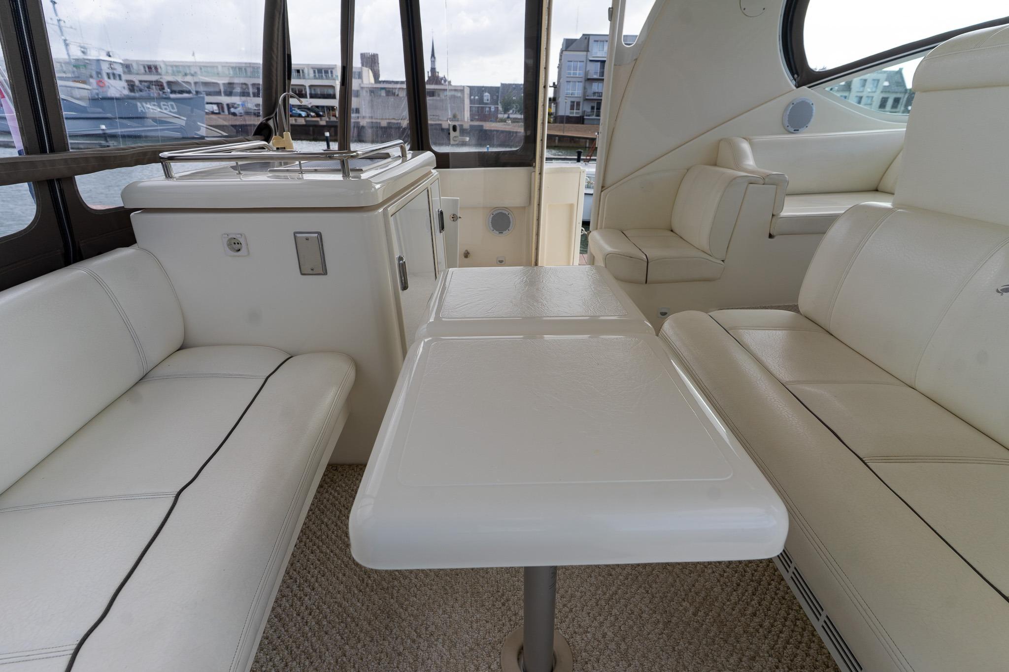 Cruisers Yachts 415 Express Motoryacht