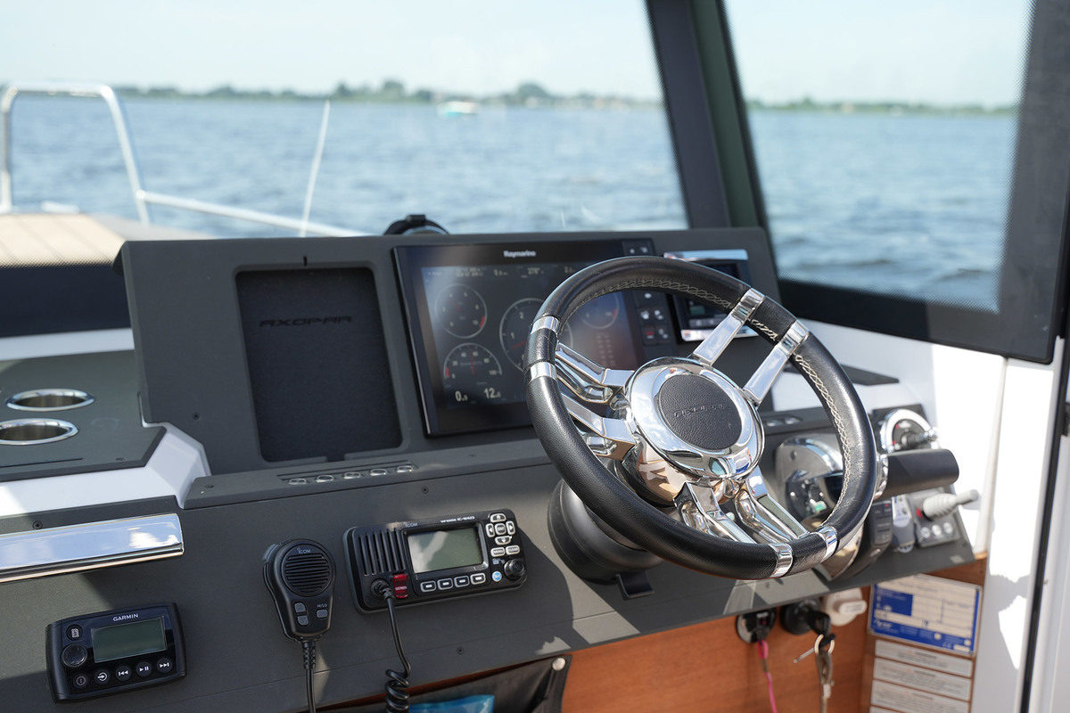 Axopar 28 Cabin