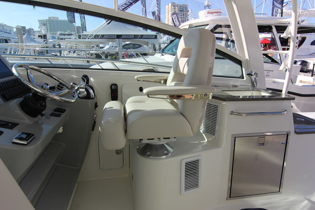 Boston Whaler 345 Conquest