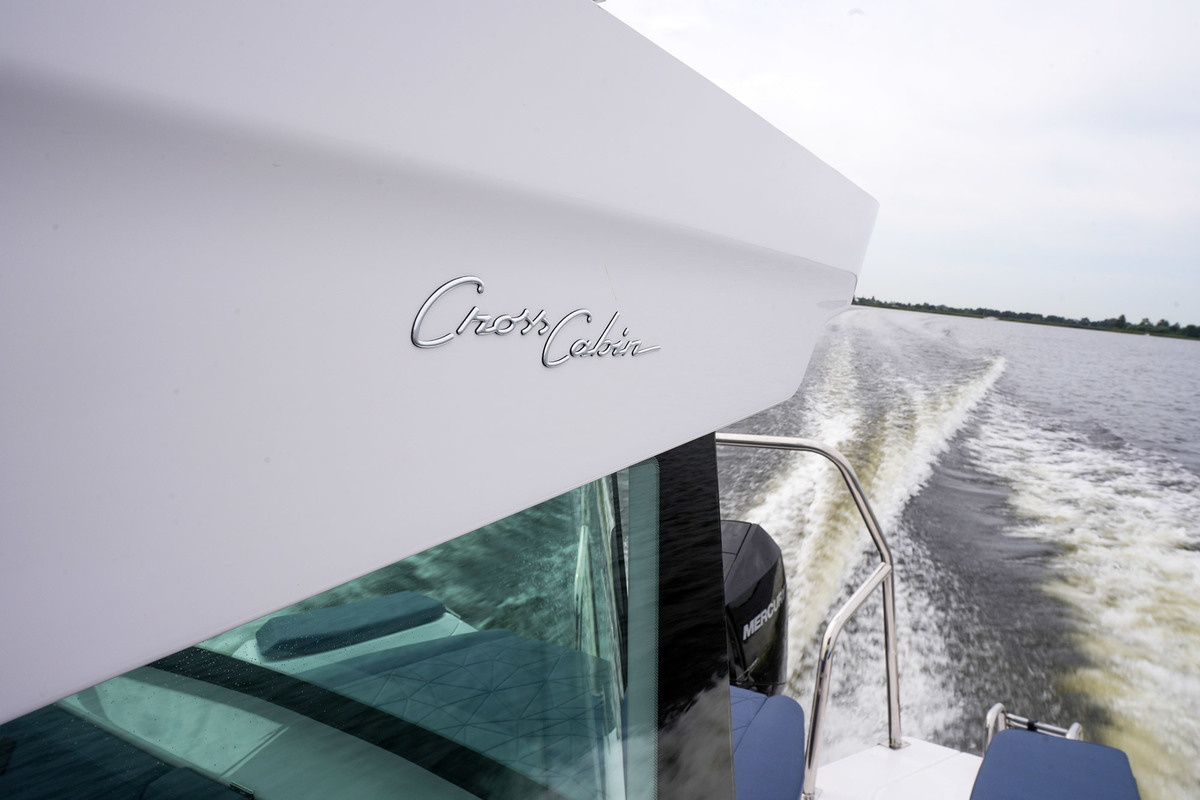 Axopar 29 XC Cross Cabin