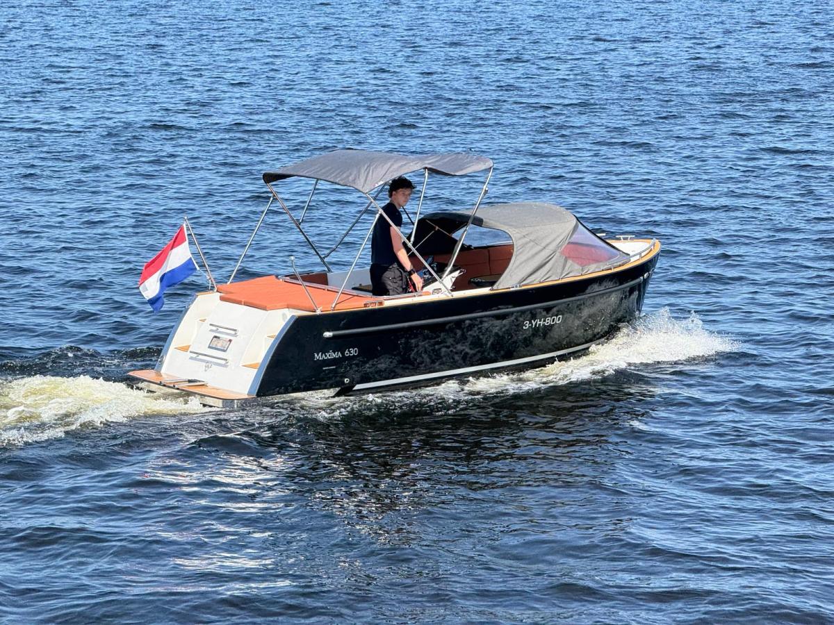 Maxima 630 Tender met boegschroef