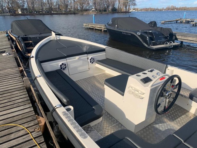 Steelfish 670 vaarklaar 60pk Honda