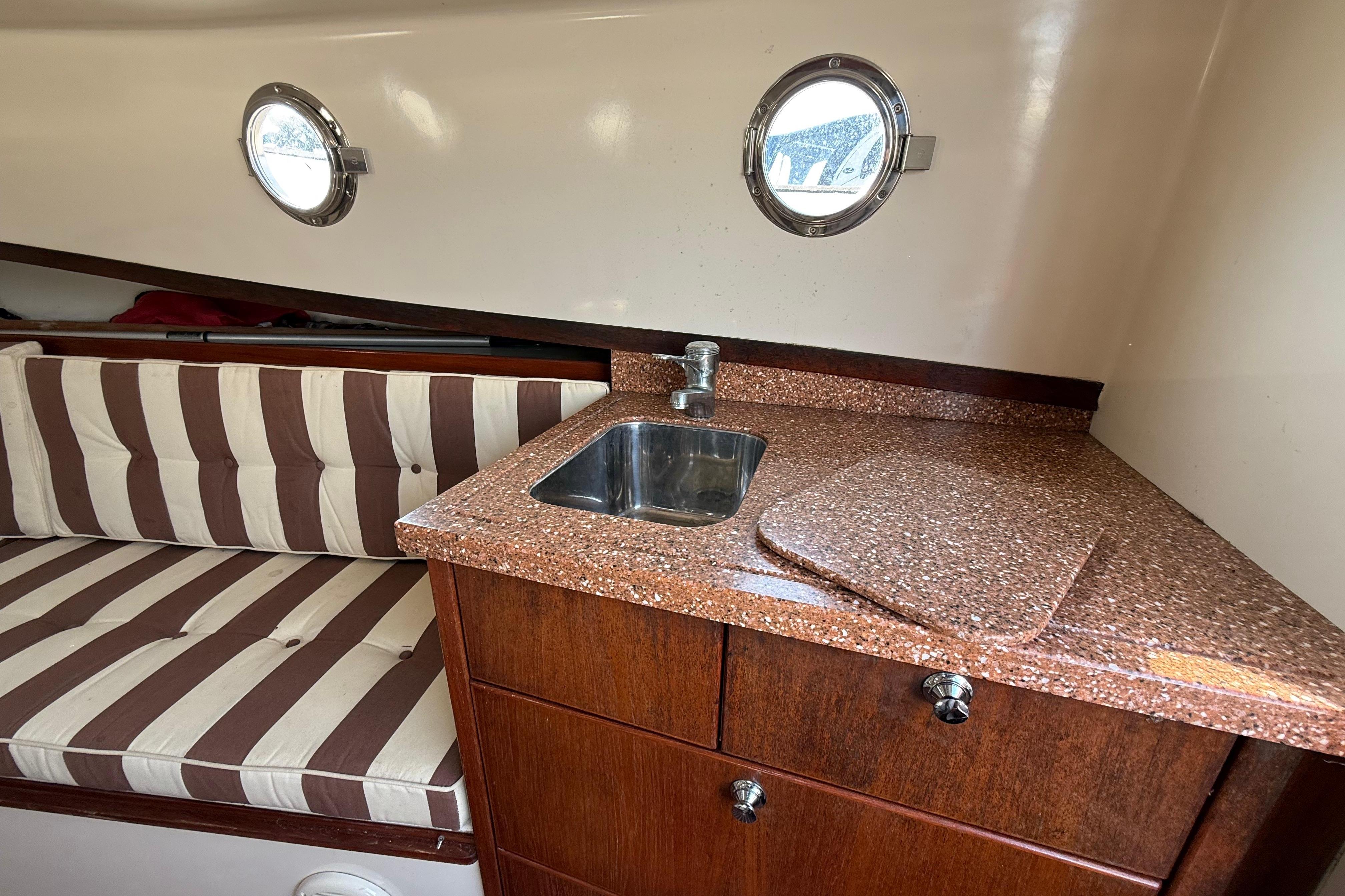 Jan Van Gent 10.35 Cabin