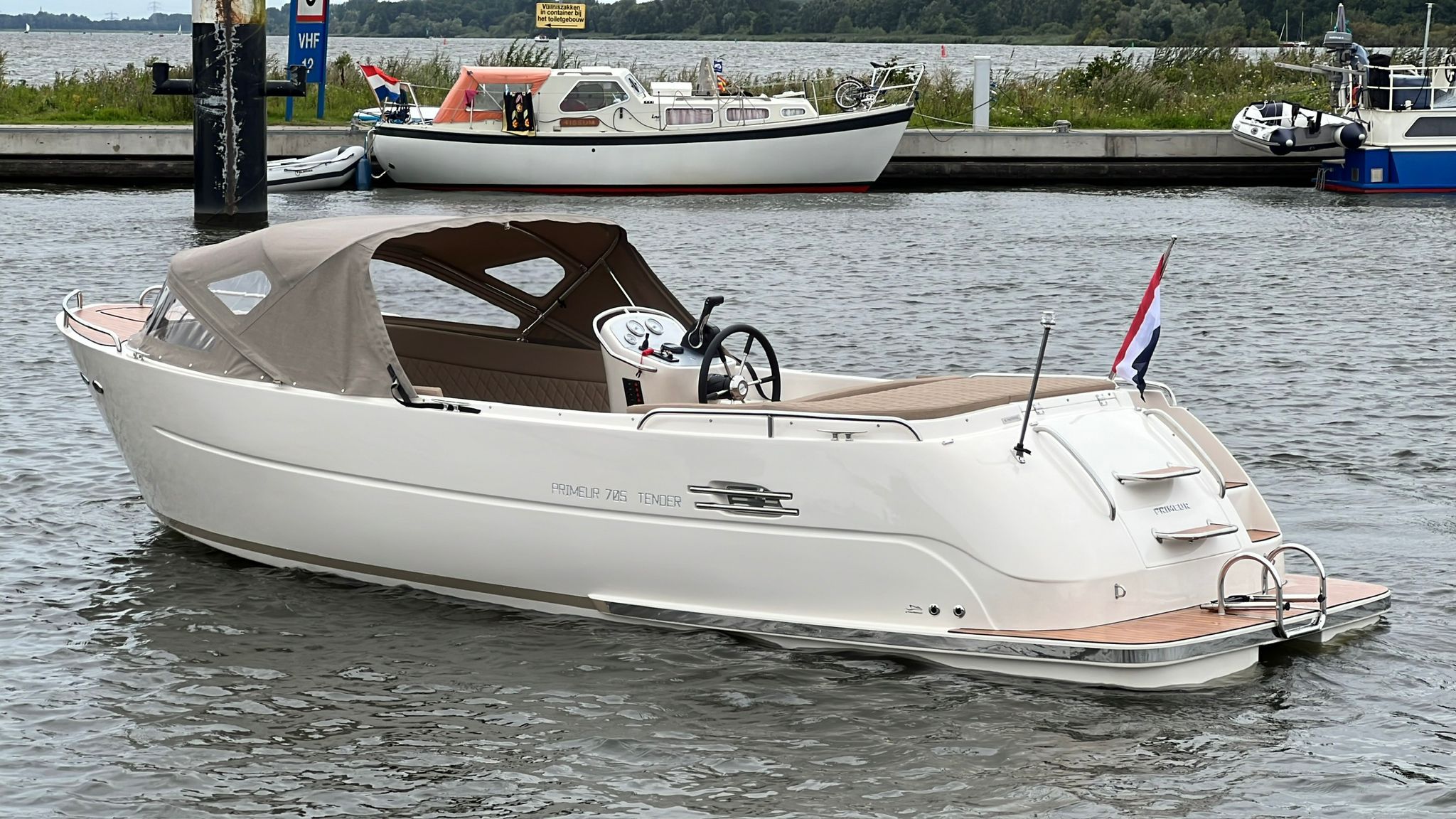 Primeur 705 Tender