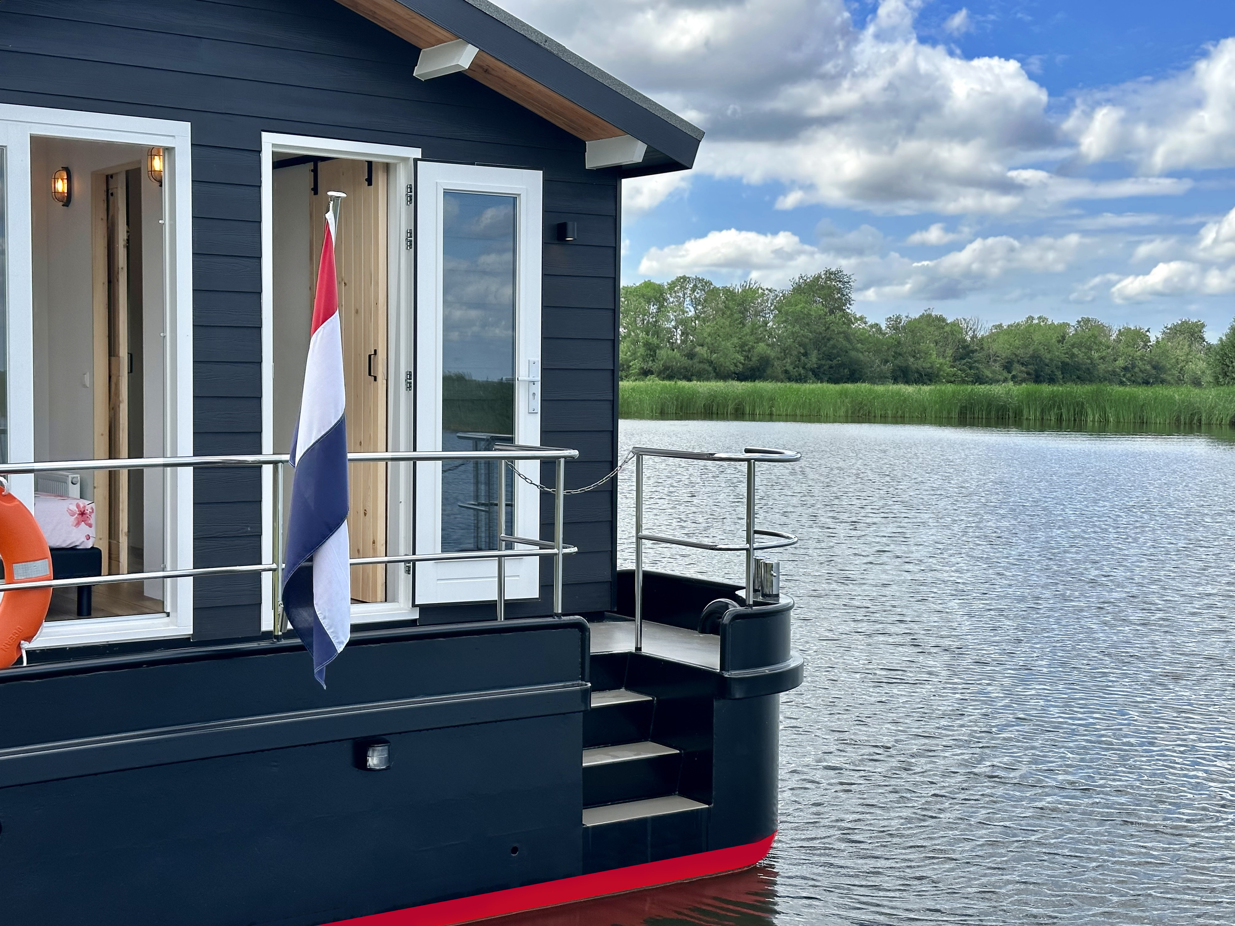 HOMESHIP VaarChalet In Amsterdam 1250D Luxe Houseboat
