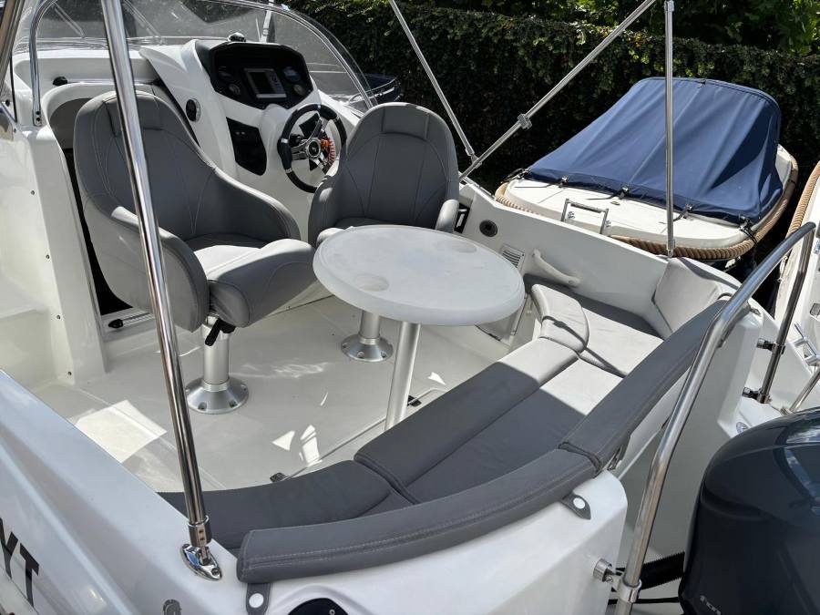 Beneteau Cabin Flyer 550
