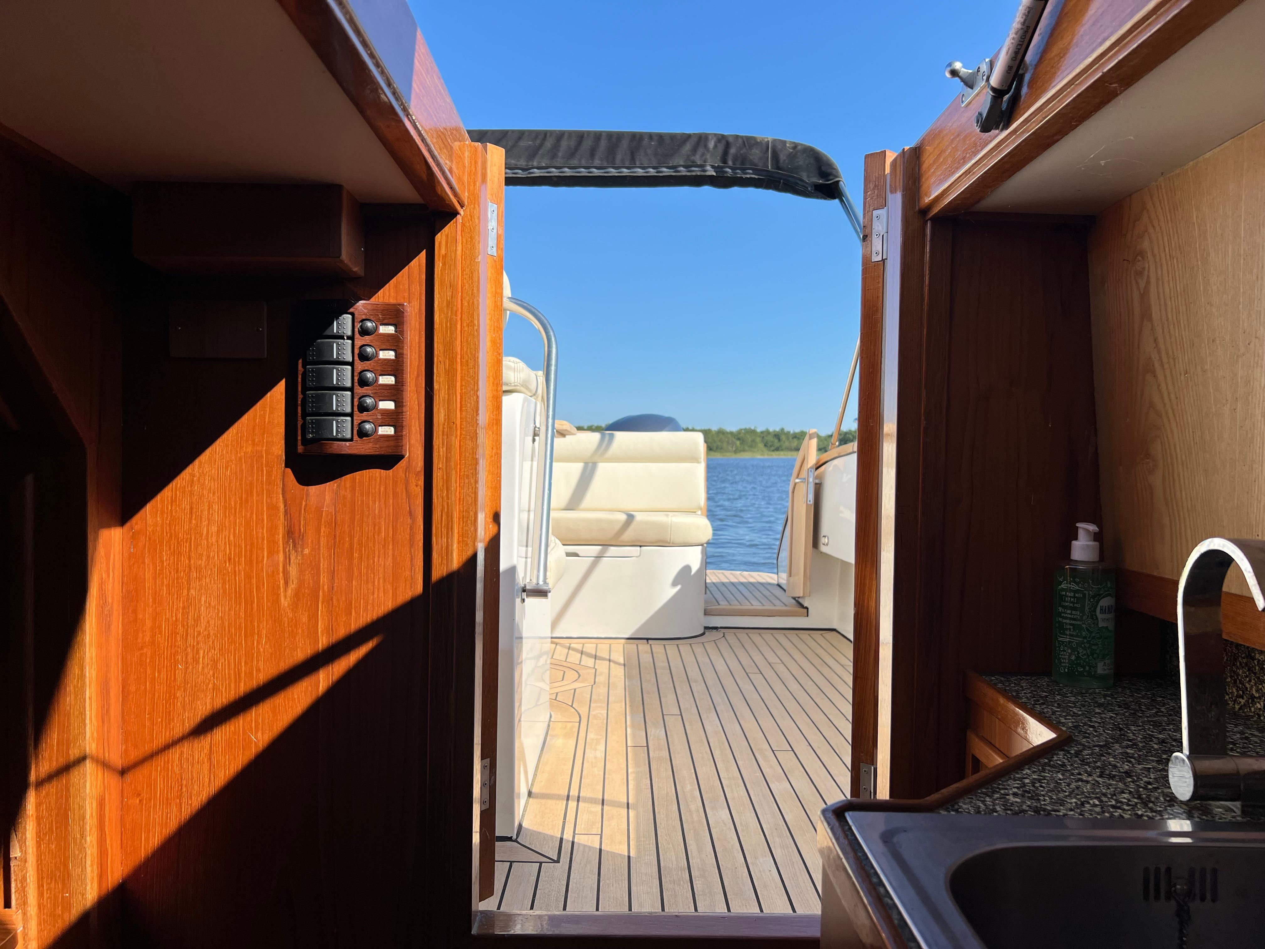 Center Console Blackfish Crossover 900