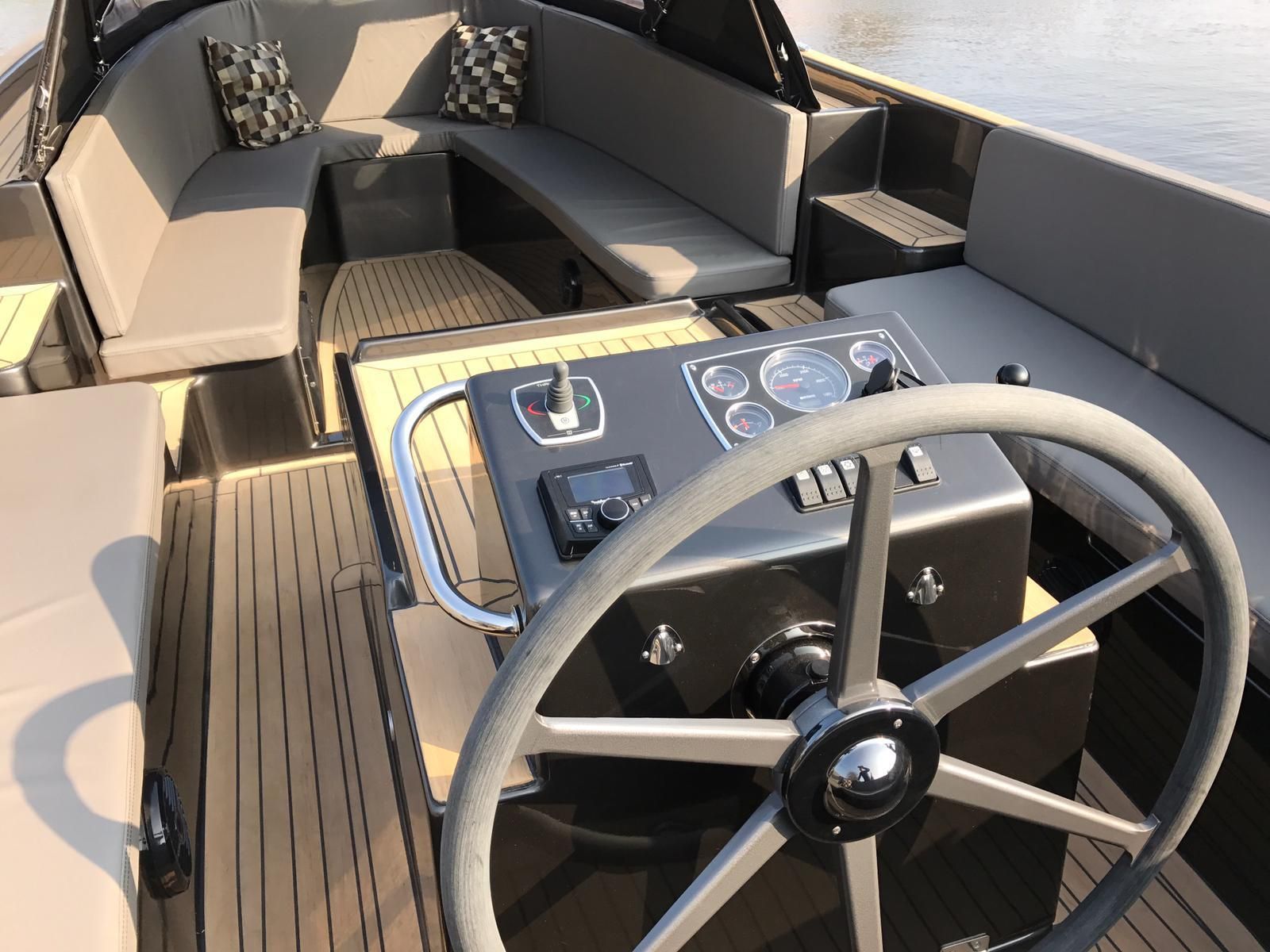 Seafury Hawker Tender 725