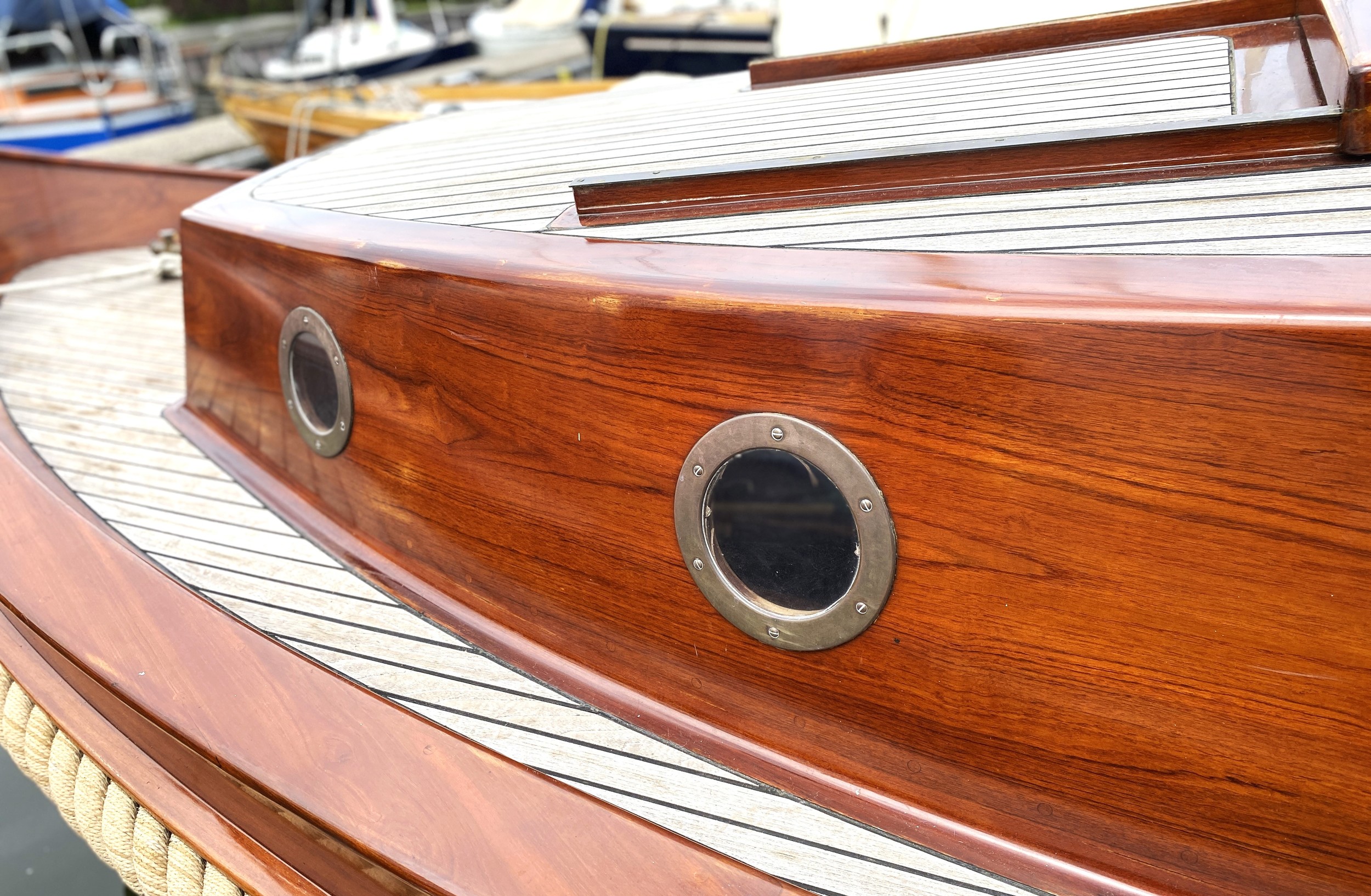 Scherpel Kajuitsloep Teak/ Mahonie