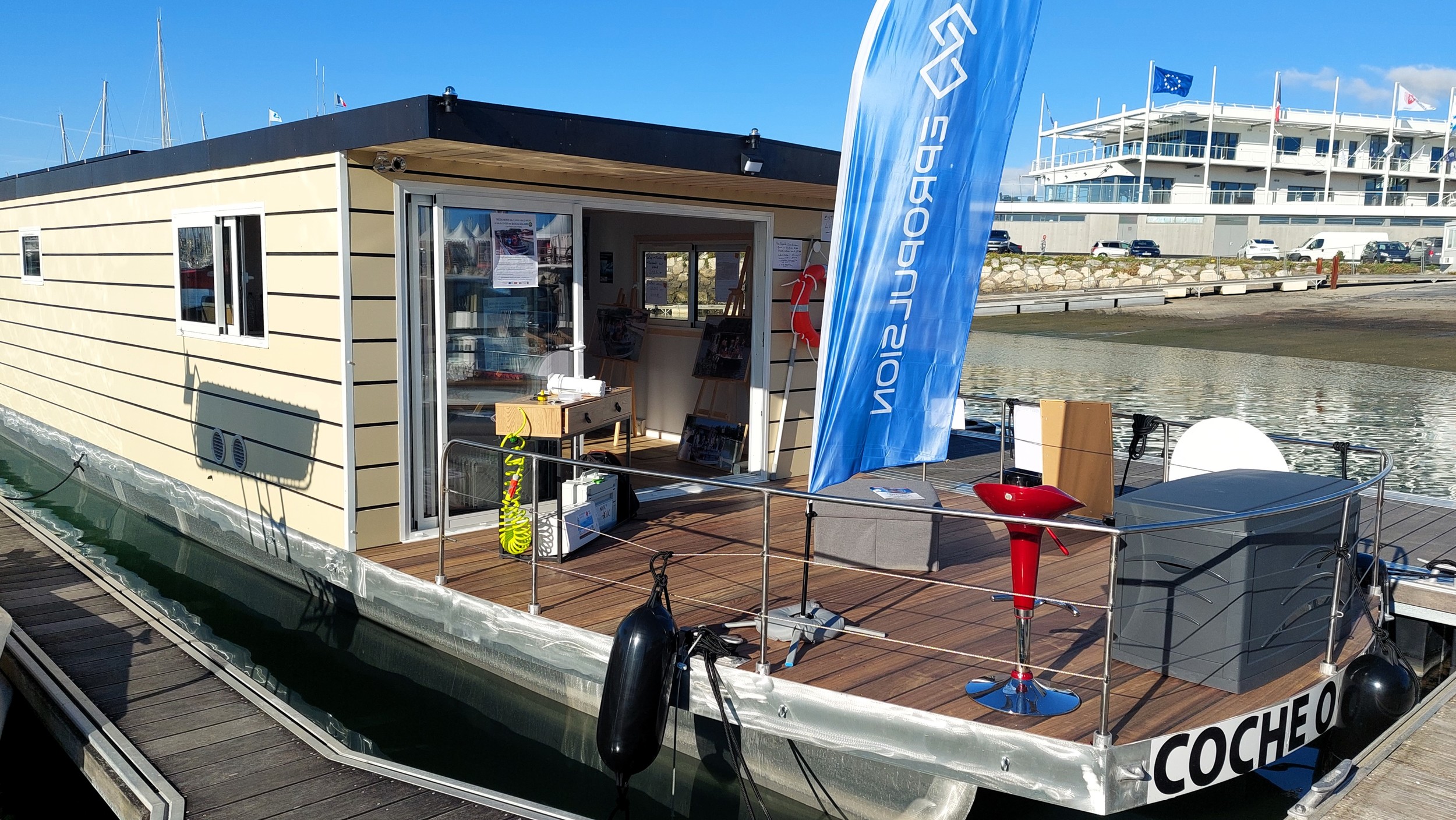 PHOEBUS COCHE SOLAIRE  LECTRICAL SELF POWERED BOAT Catamaran Standaard