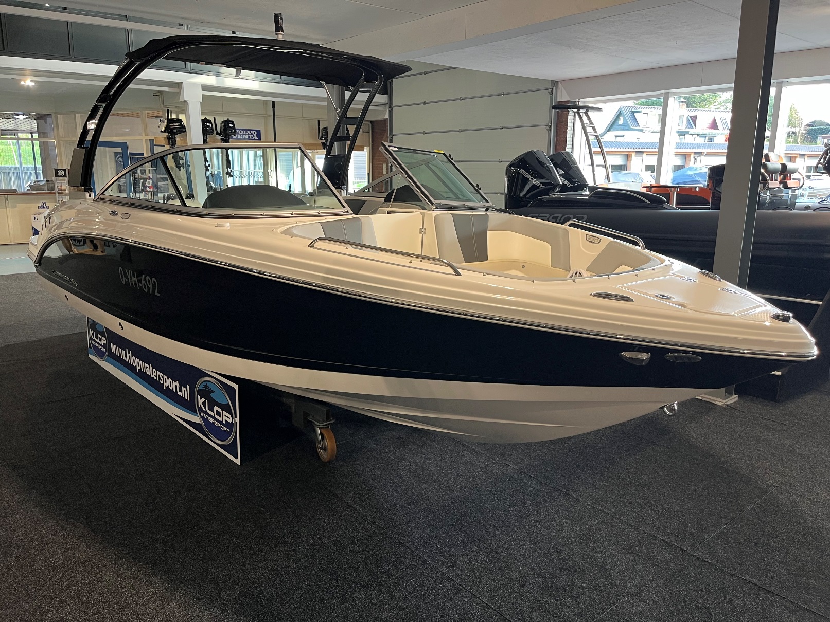 Chaparral AANBIEDING SHOW -  23 SSI met Mercruiser 300 pk uit bouwjaar 2024!