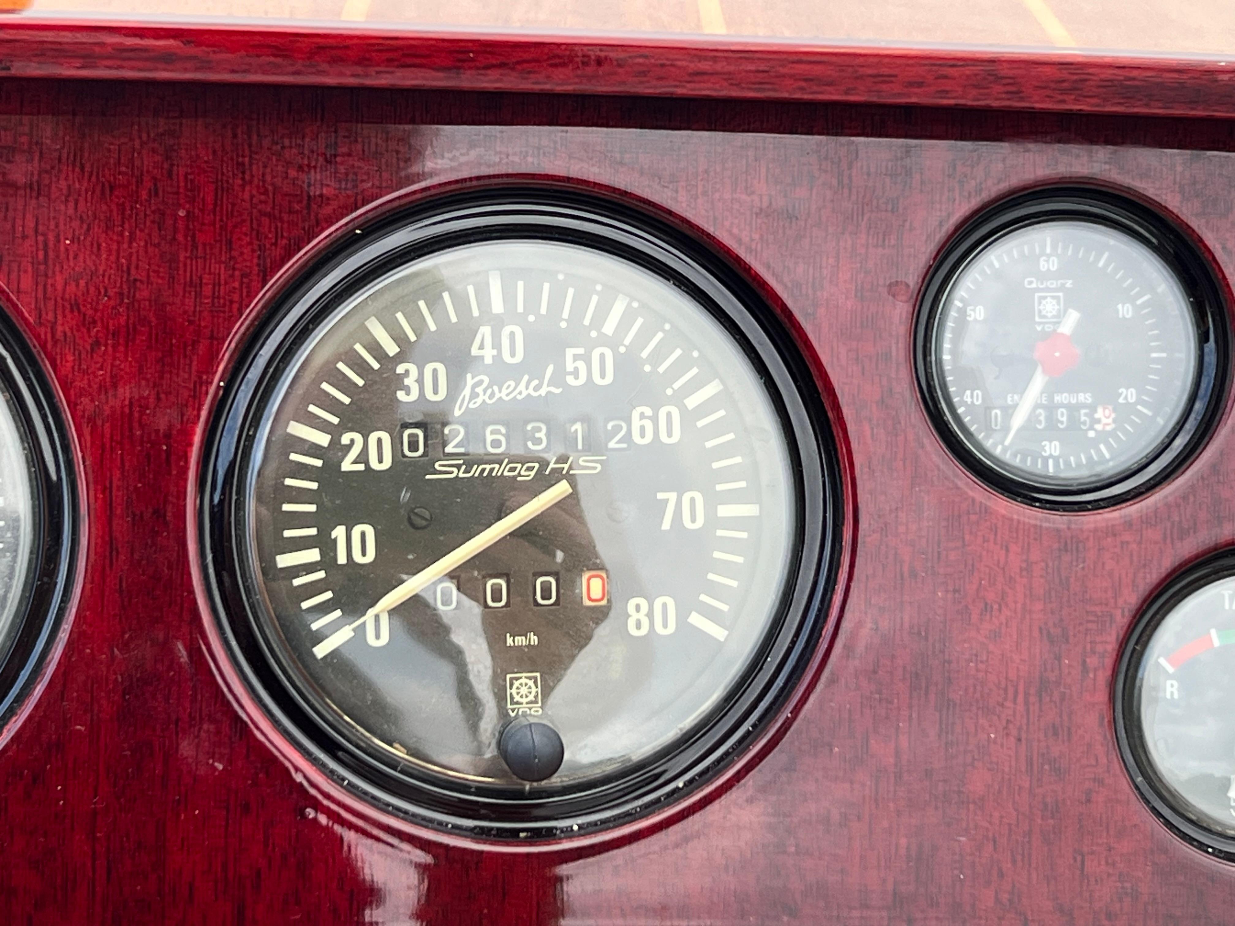 Boesch 850 Runabout Deluxe