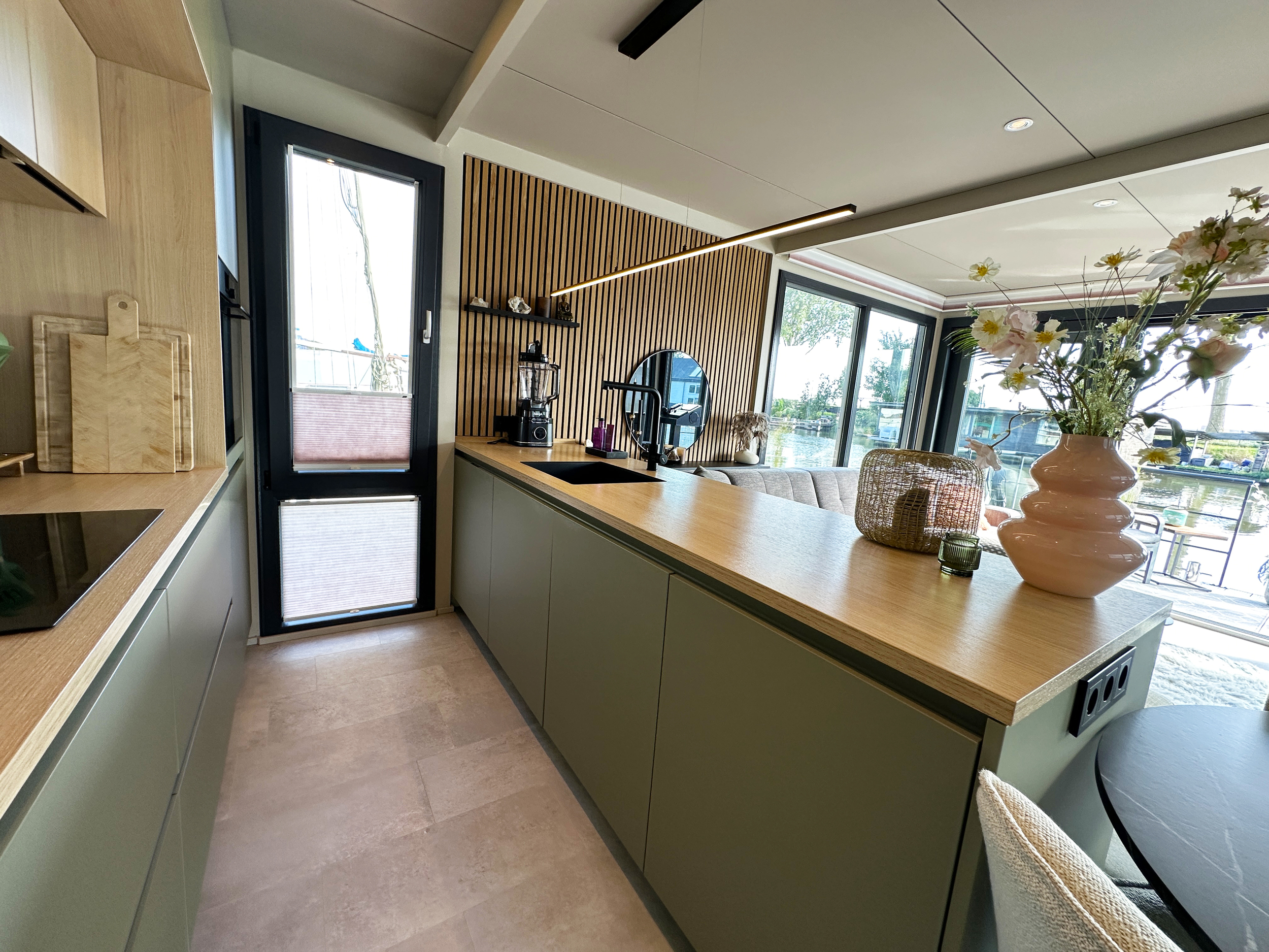 HT-Lofts Houseboat 15m Electric Propulsion