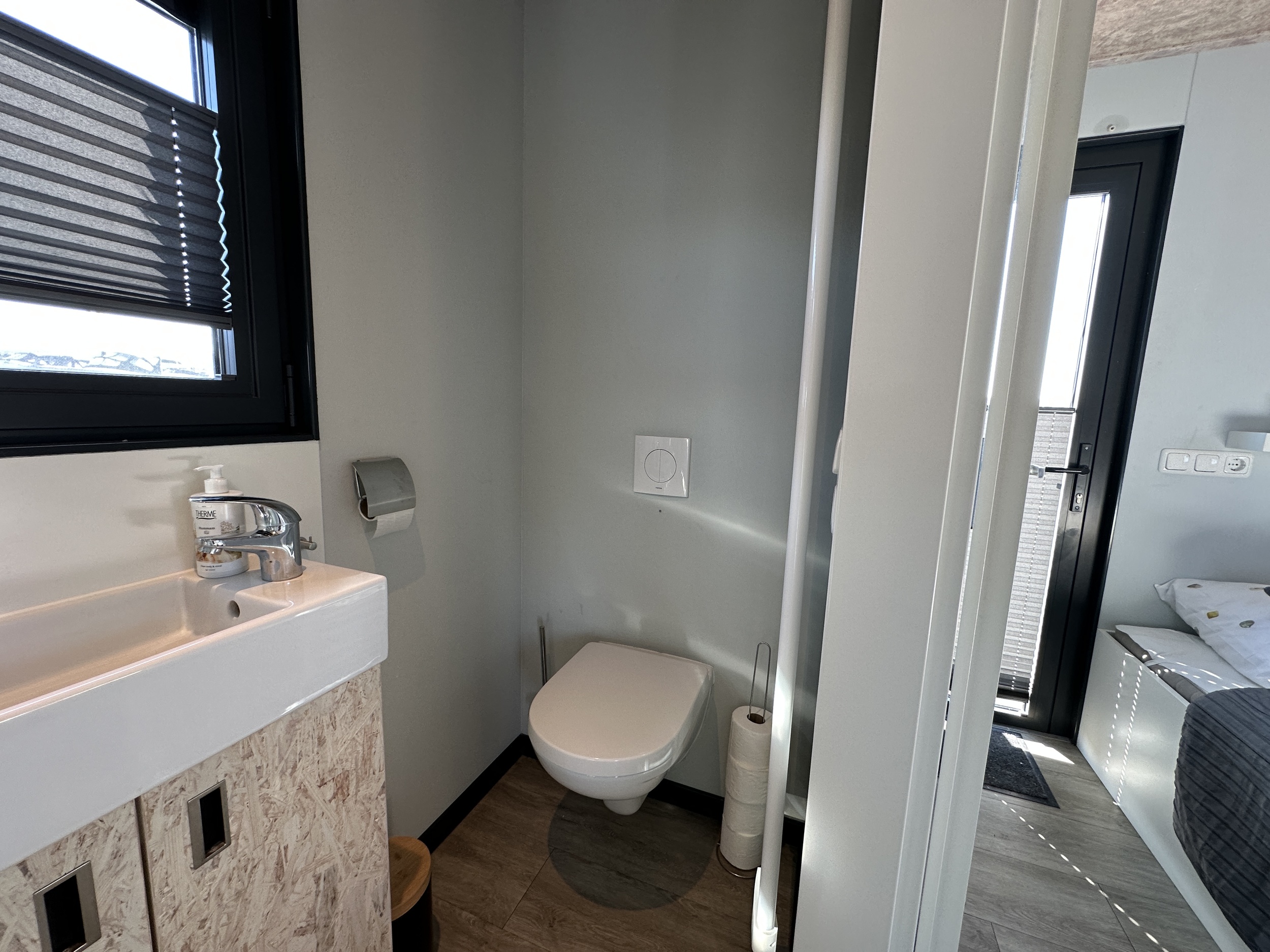 Gielissen Marin Home 32 Tiny Houseboat