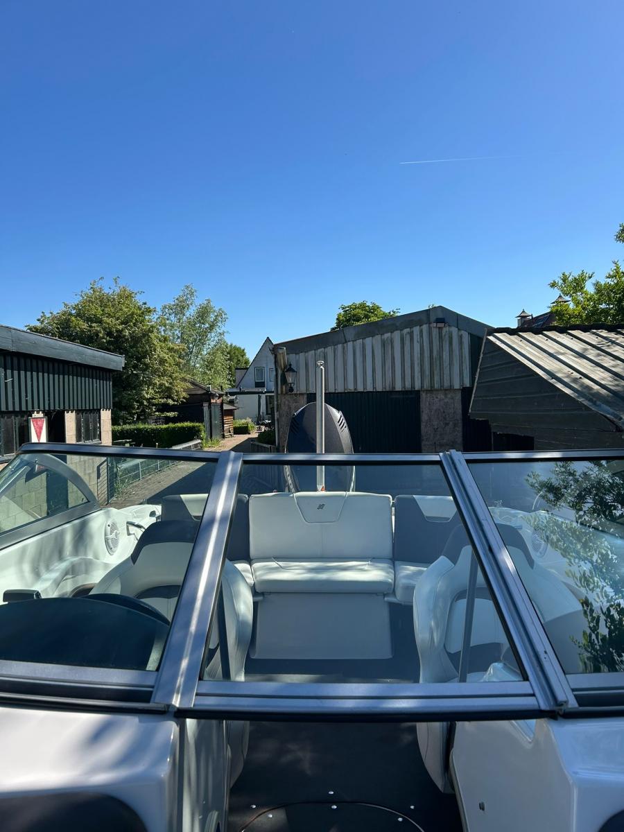 Four Winns H180 outboard