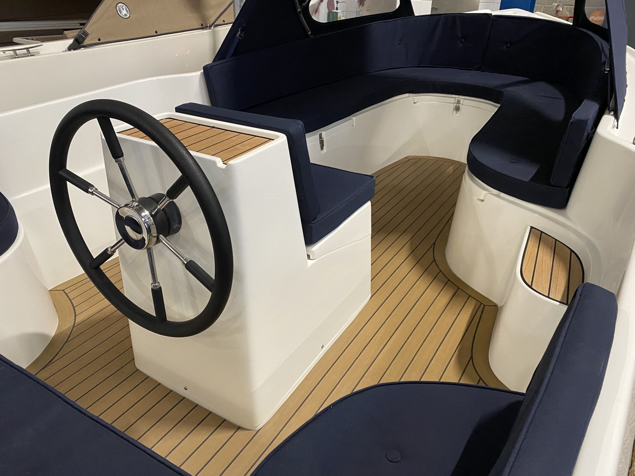 Oud Huijzer 575 Luxury Op Voorraad hoofdfoto: 1