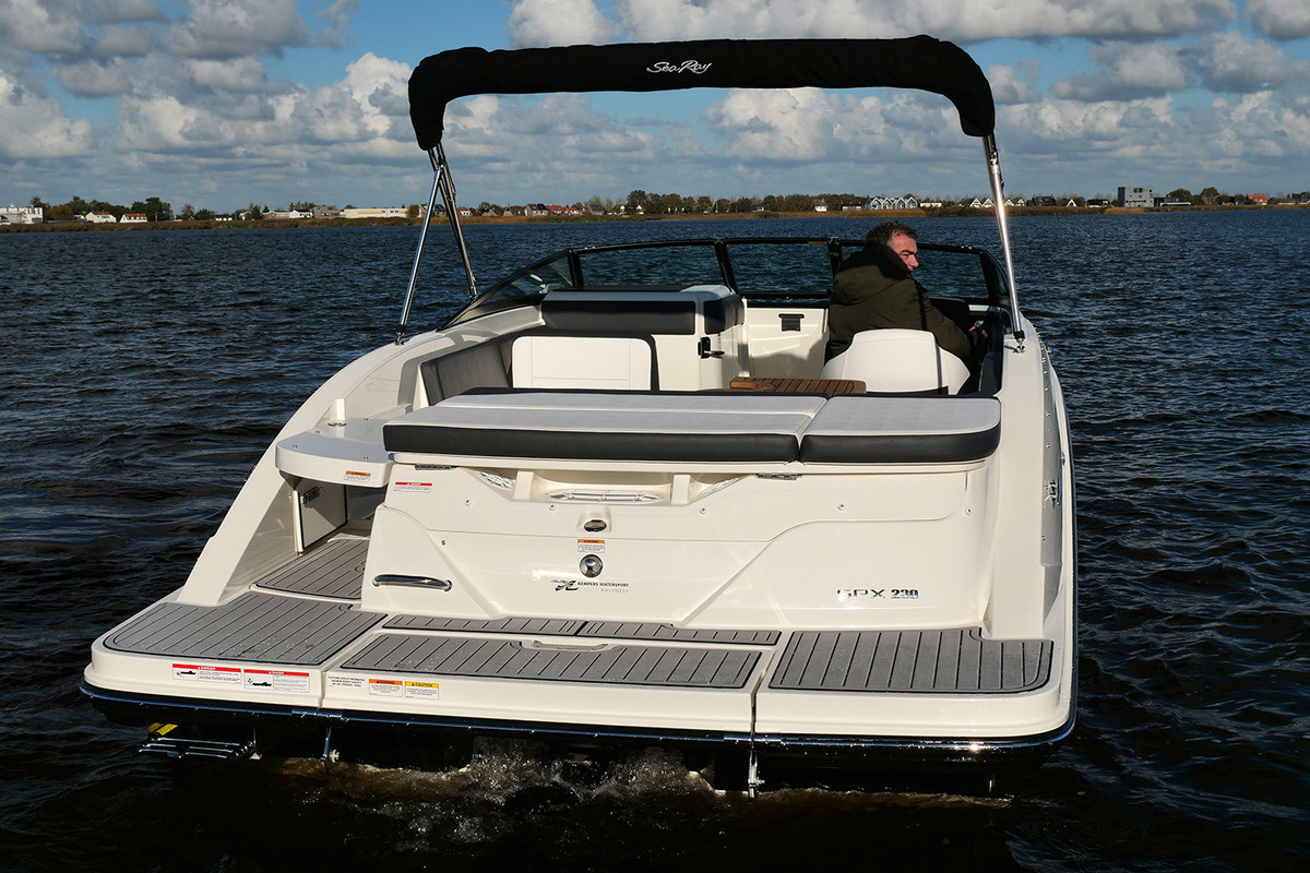 Sea Ray SPX 230