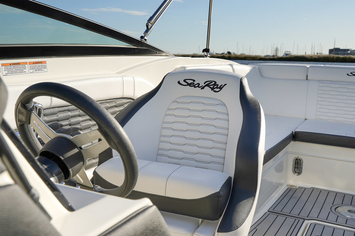 Sea Ray SPX 230 Outboard