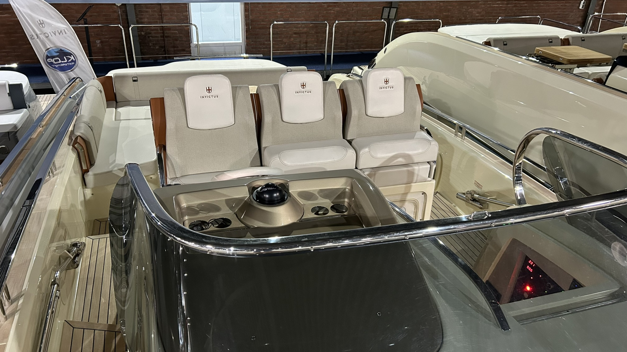 Invictus yachts Invictus GT 370 met 2x Volvo Penta D4 320 pk