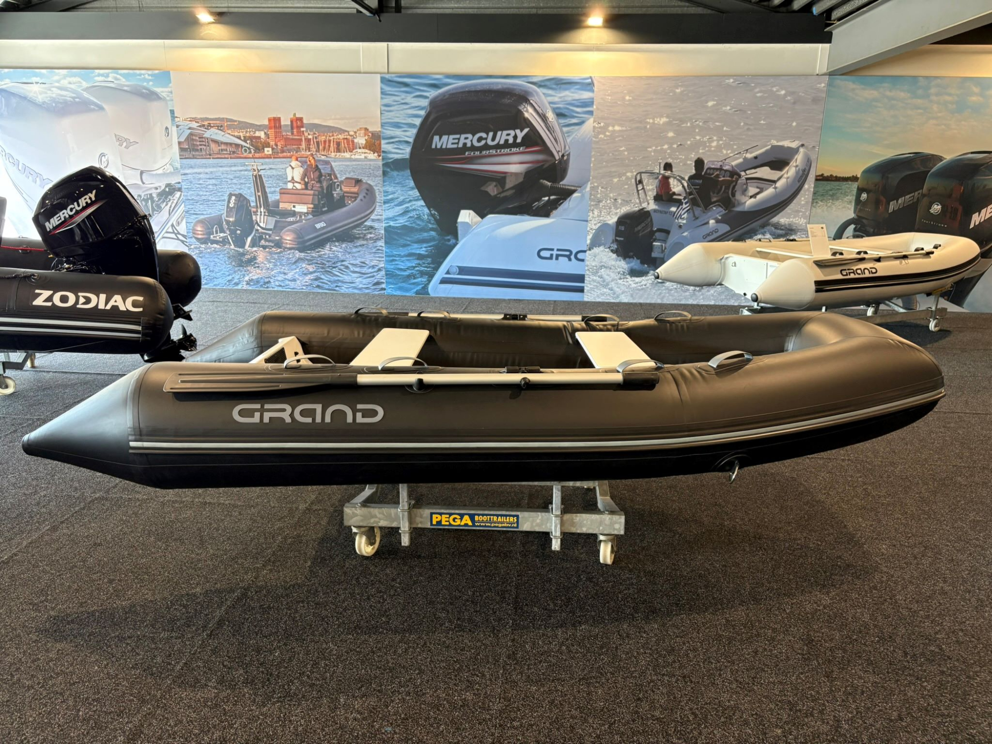 Grand Ribs Grand S330 grijs met Mercury 4 pk