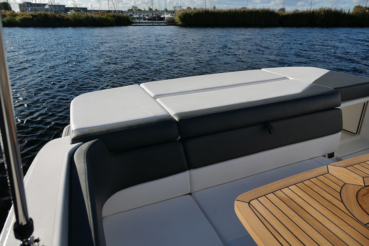 Sea Ray SPX 230
