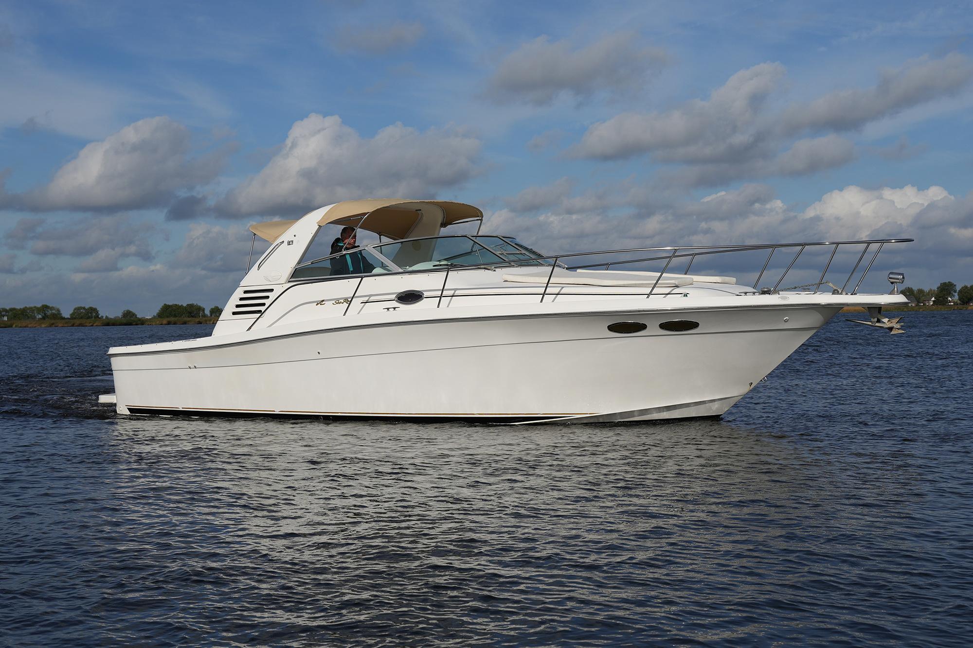 Sea Ray 330 Express Cruiser