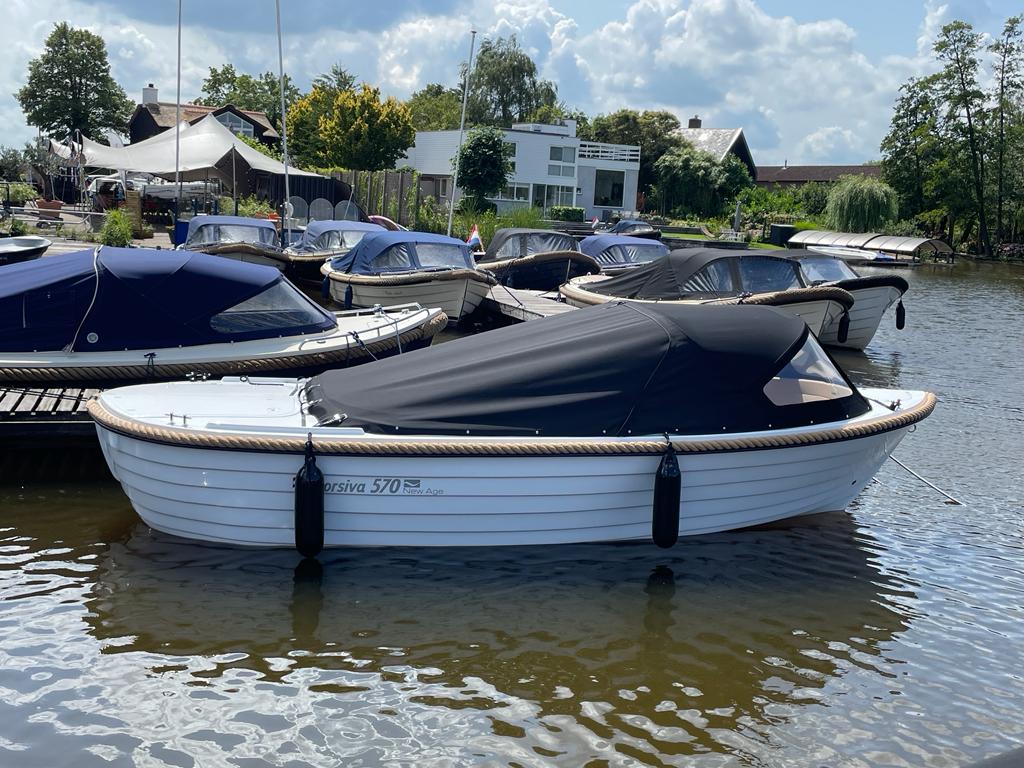 Corsiva 570 new age wit Suzuki 9.9pk