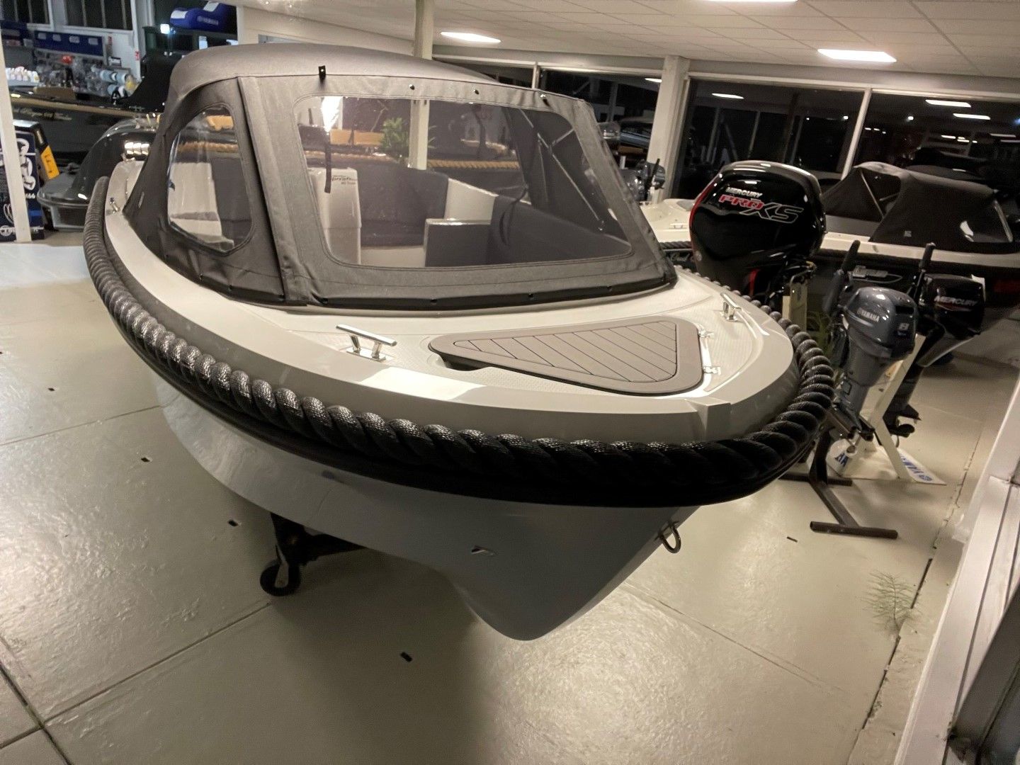 Topcraft 565 Tender