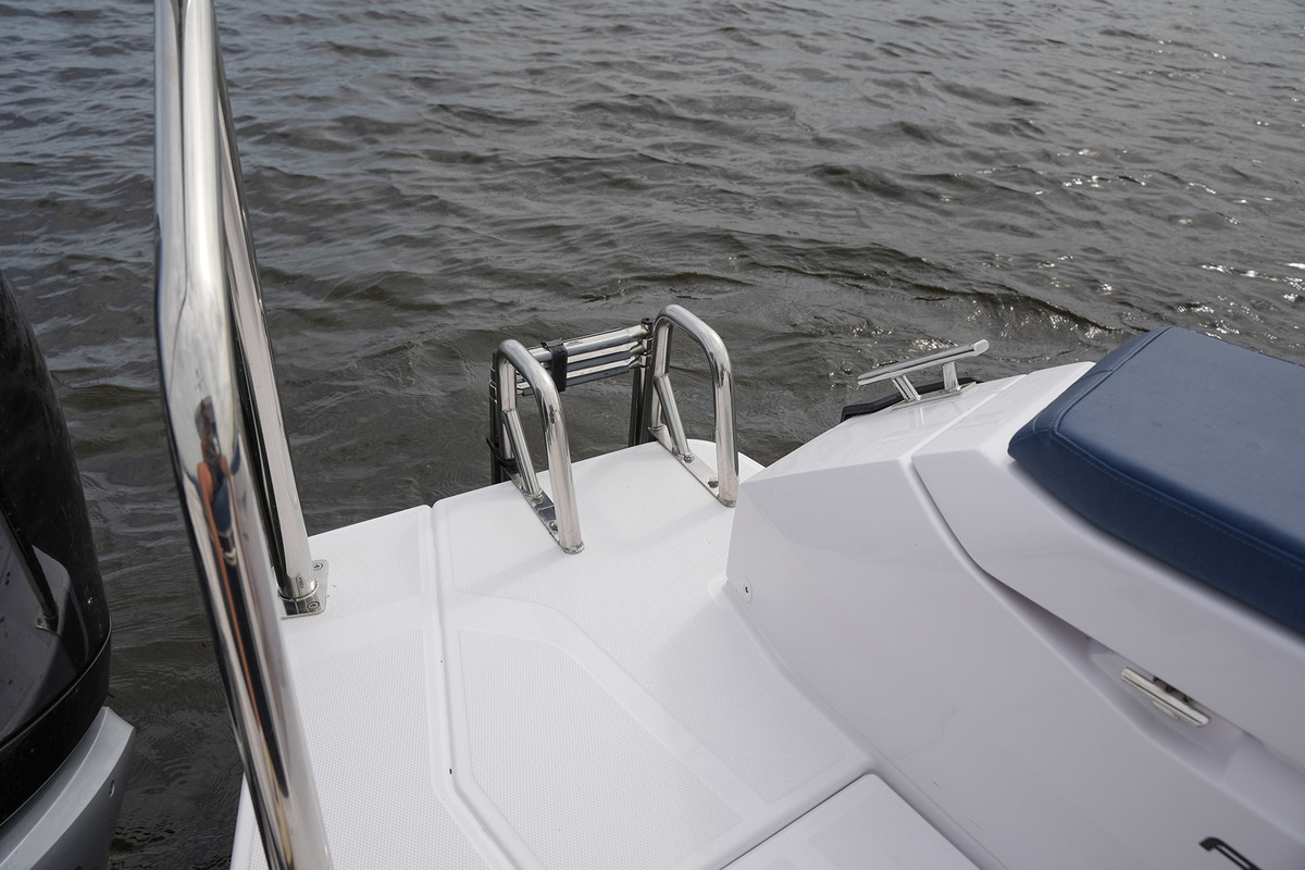 Axopar 29 XC Cross Cabin