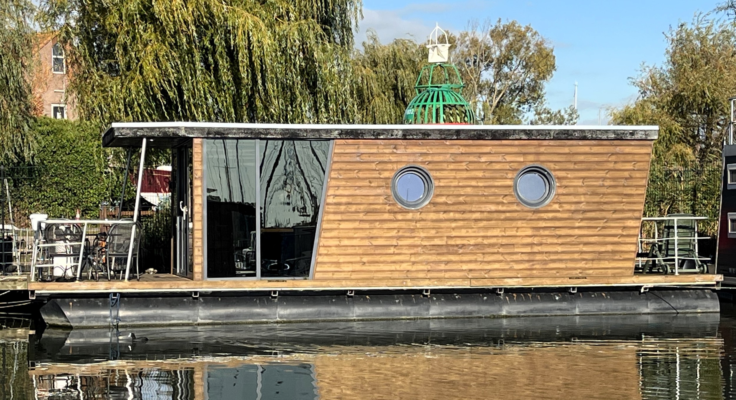 La Mare Apartboat (houseboat)