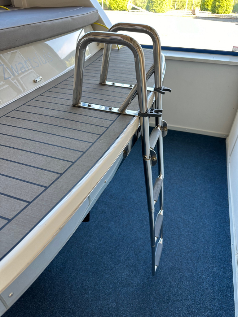 Interboat Intender 820