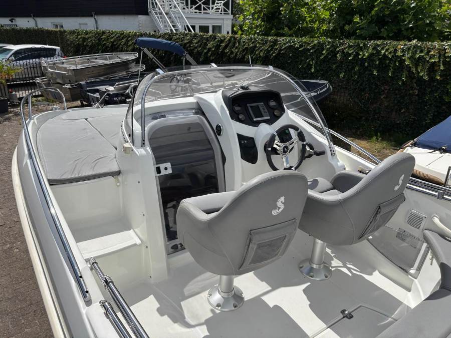 Beneteau Cabin Flyer 550