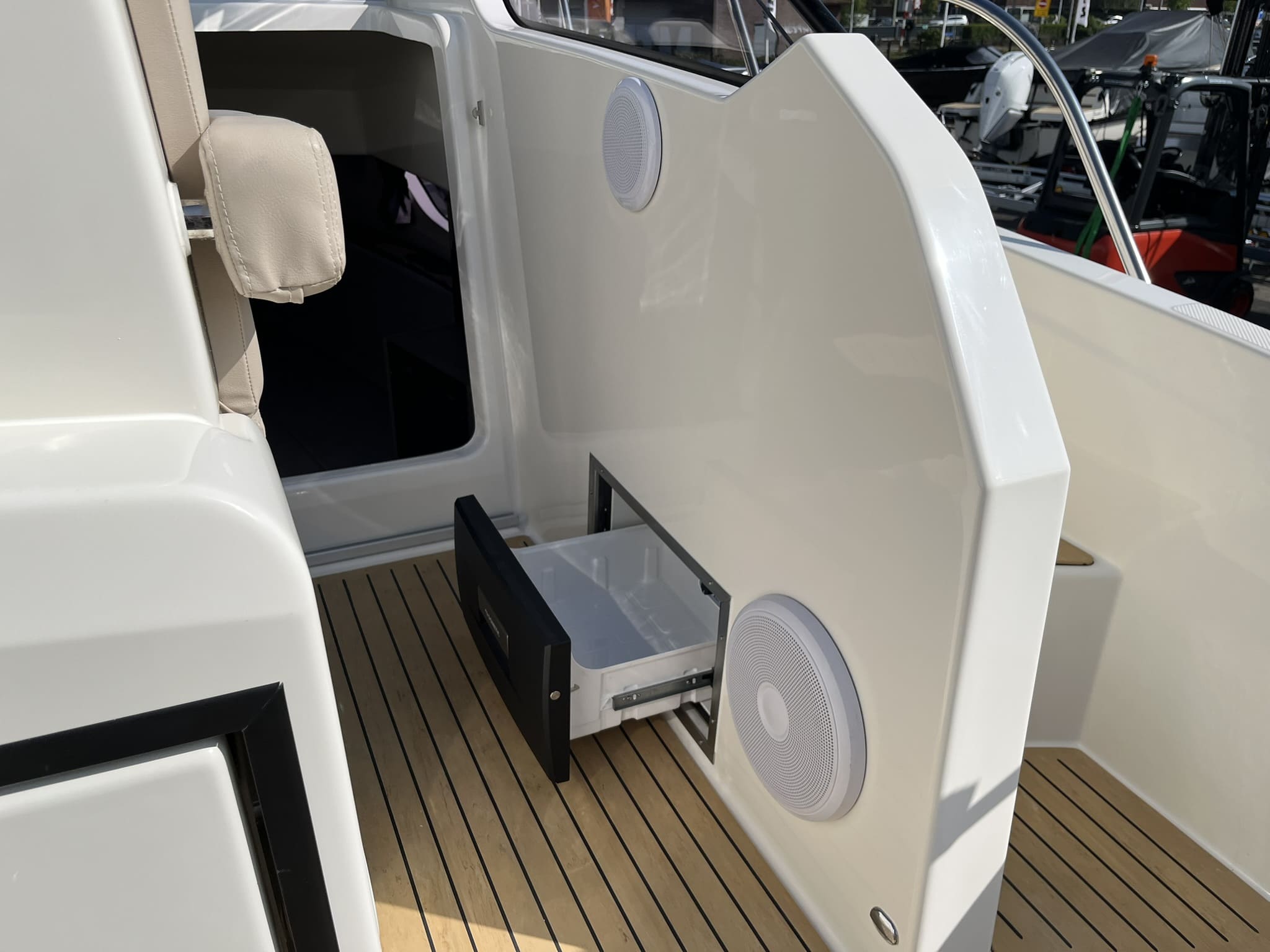 Quicksilver 875 Sundeck