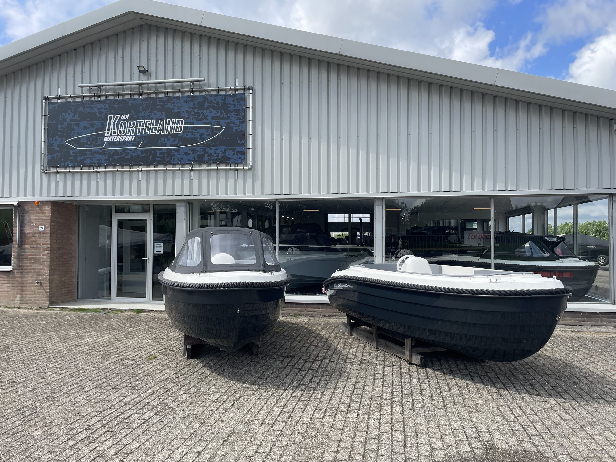 Oud Huijzer 471 Tender Basic