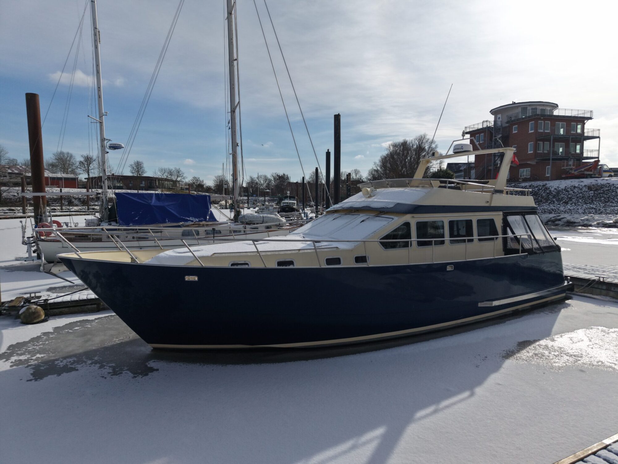 Bruce Roberts Euro 12.00 Flybridge