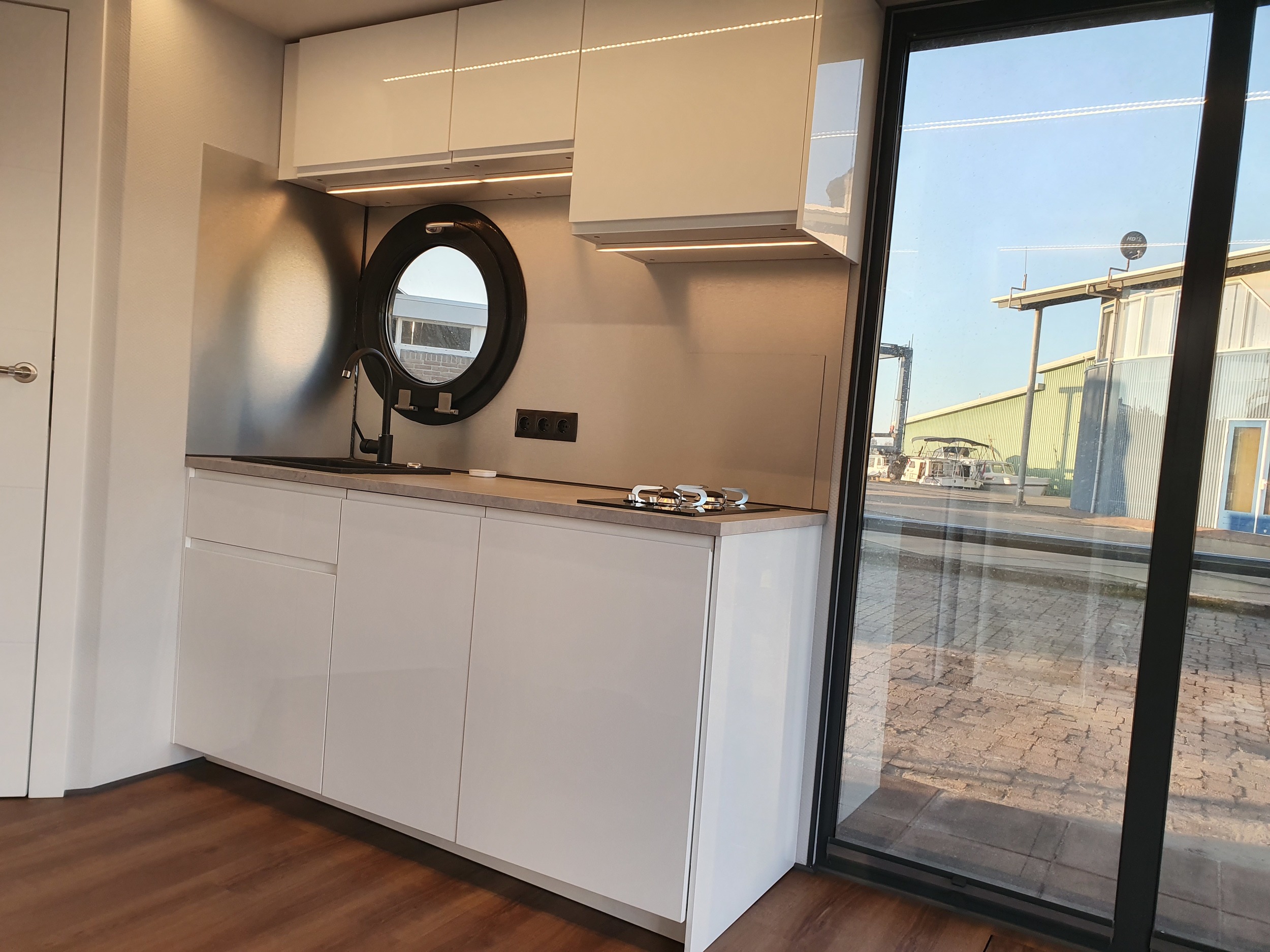 La Mare Houseboat Apartboat L - Vaarklaar - Met Verhuur