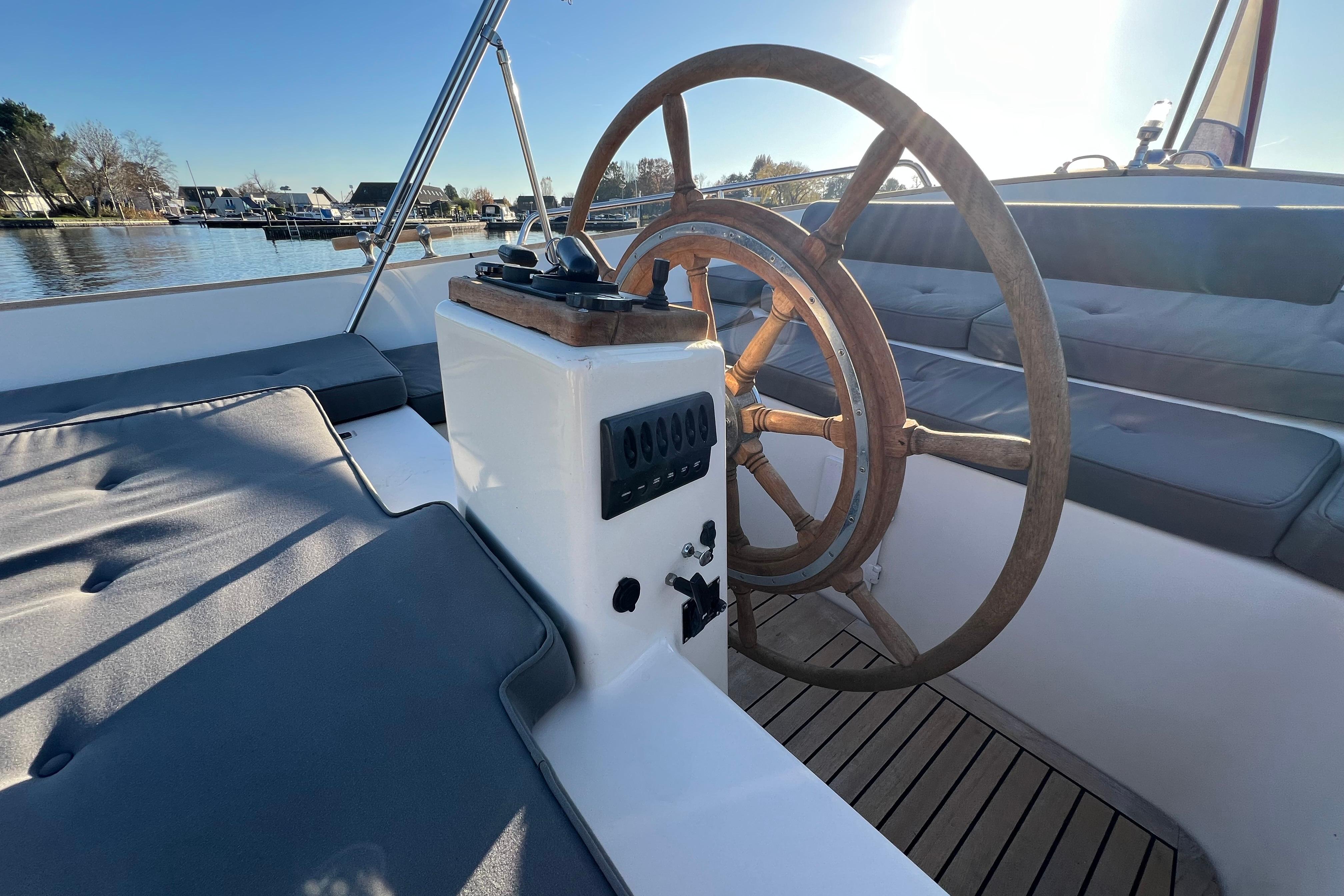 Jan Van Gent 10.35 Cabin