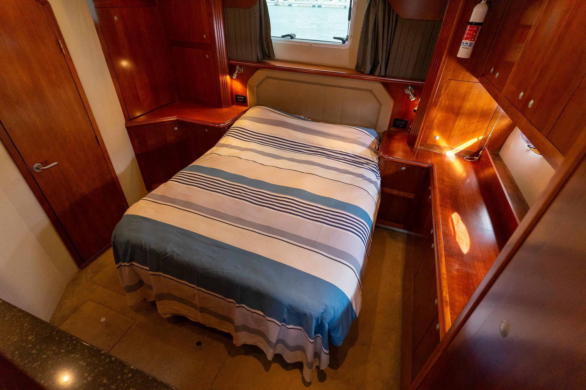 Cruisers Yachts 415 Express Motoryacht