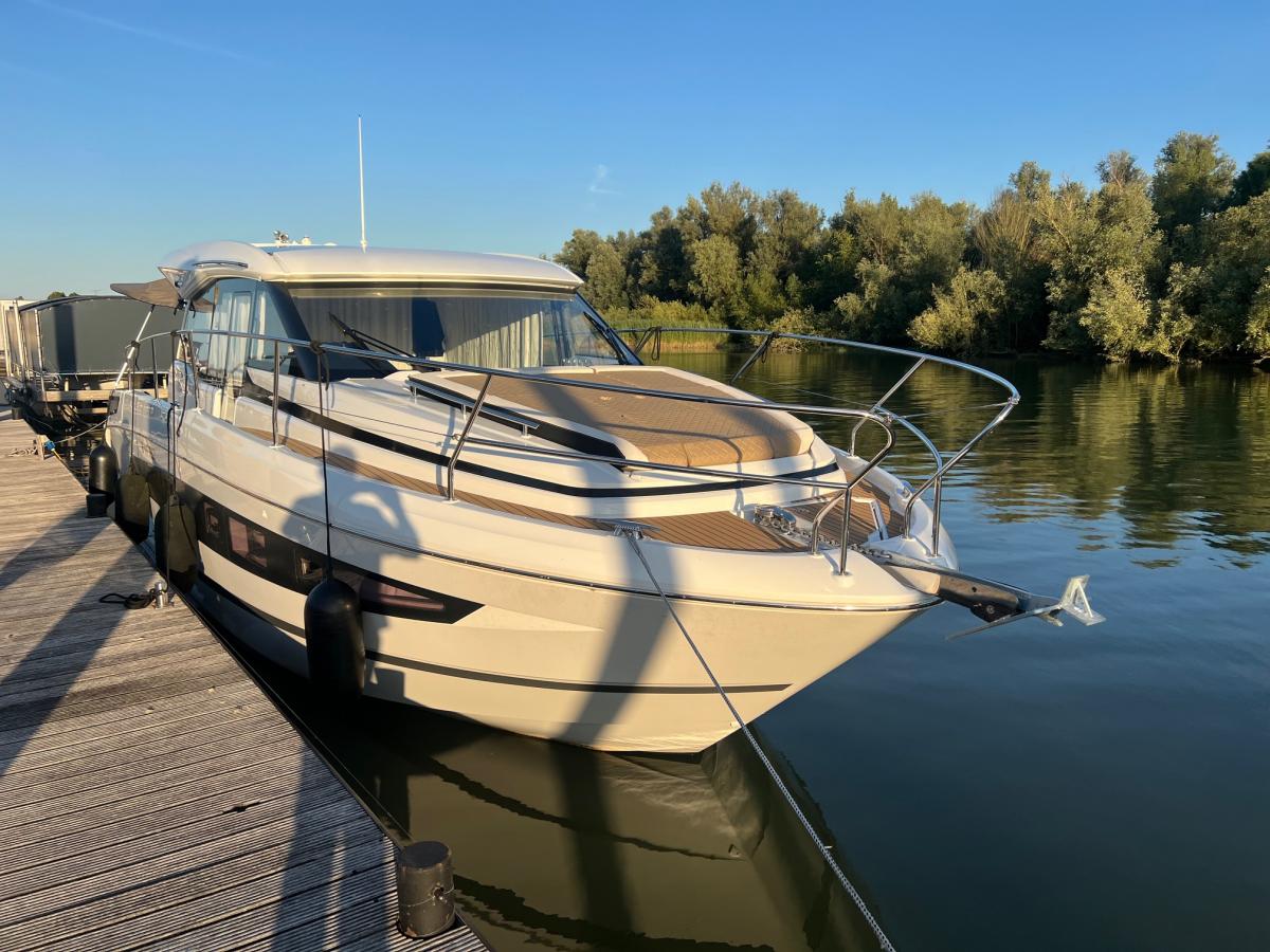 JEANNEAU NC37 met slechts 87 uur!