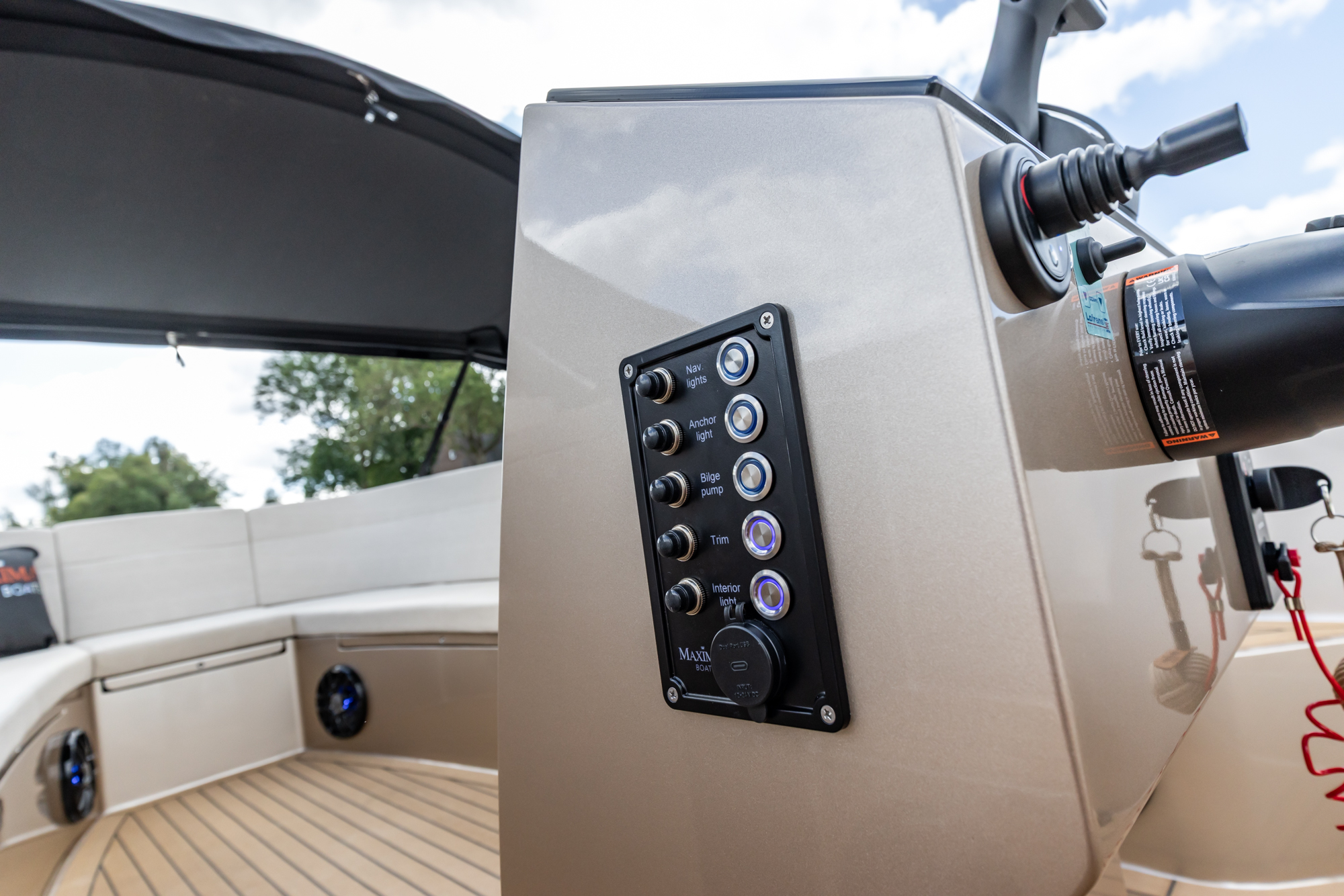 Maxima Boats 580 Sport Lounge