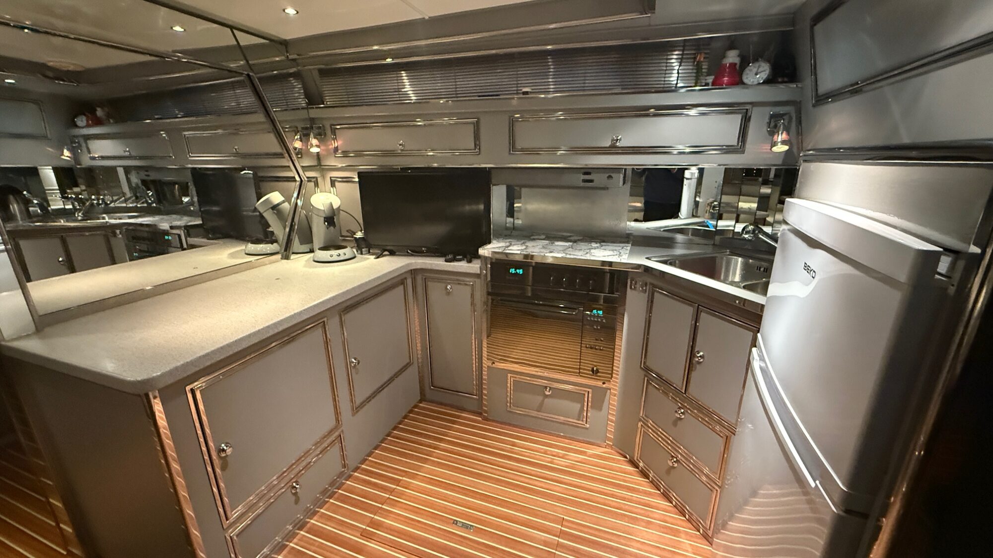 Sea Ray 400 Express Cruiser