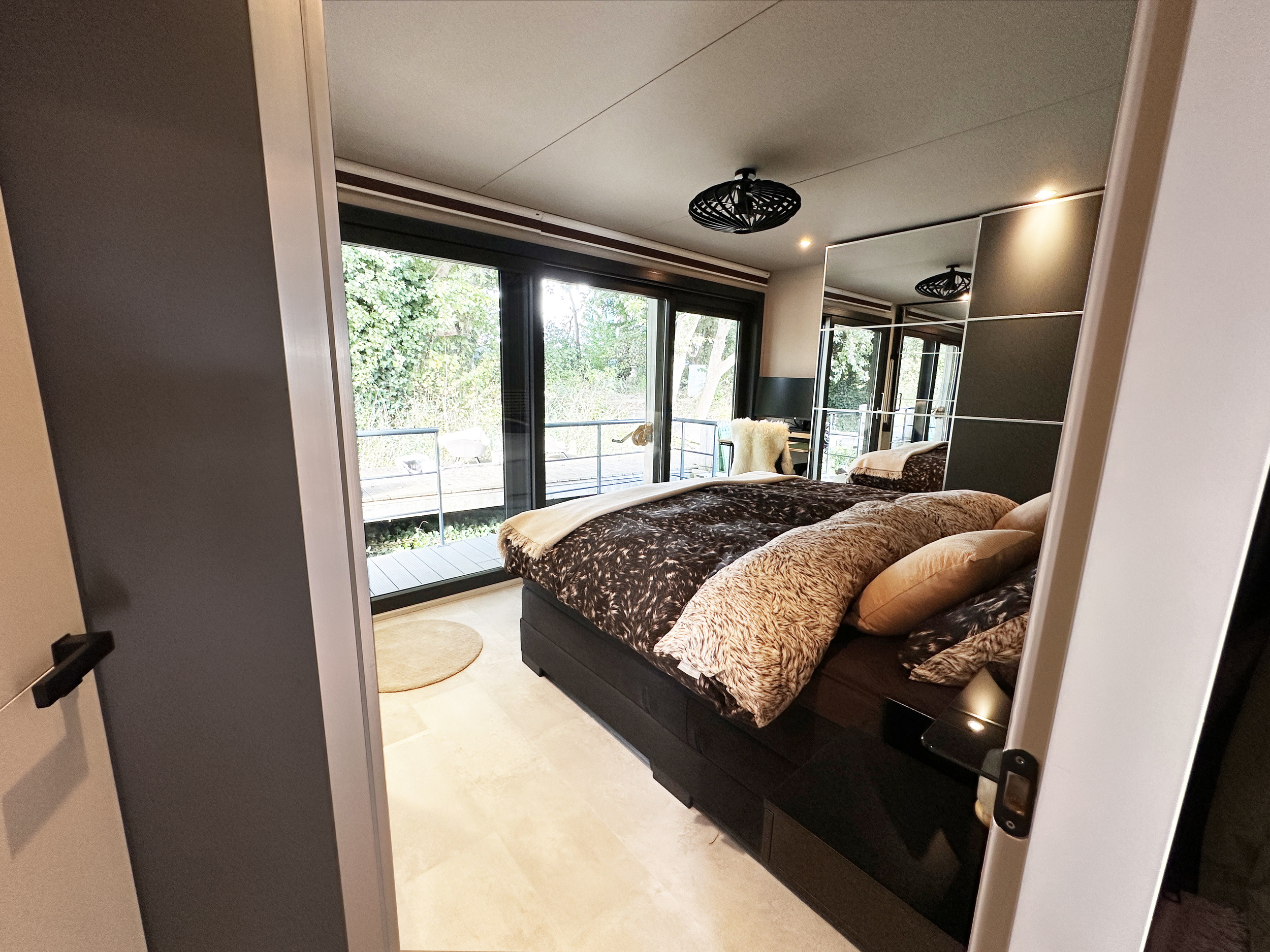 HT-Lofts Houseboat 15m Electric Propulsion