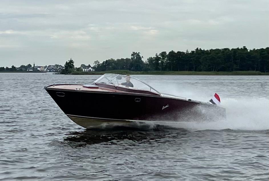 Boesch 850 Runabout Deluxe