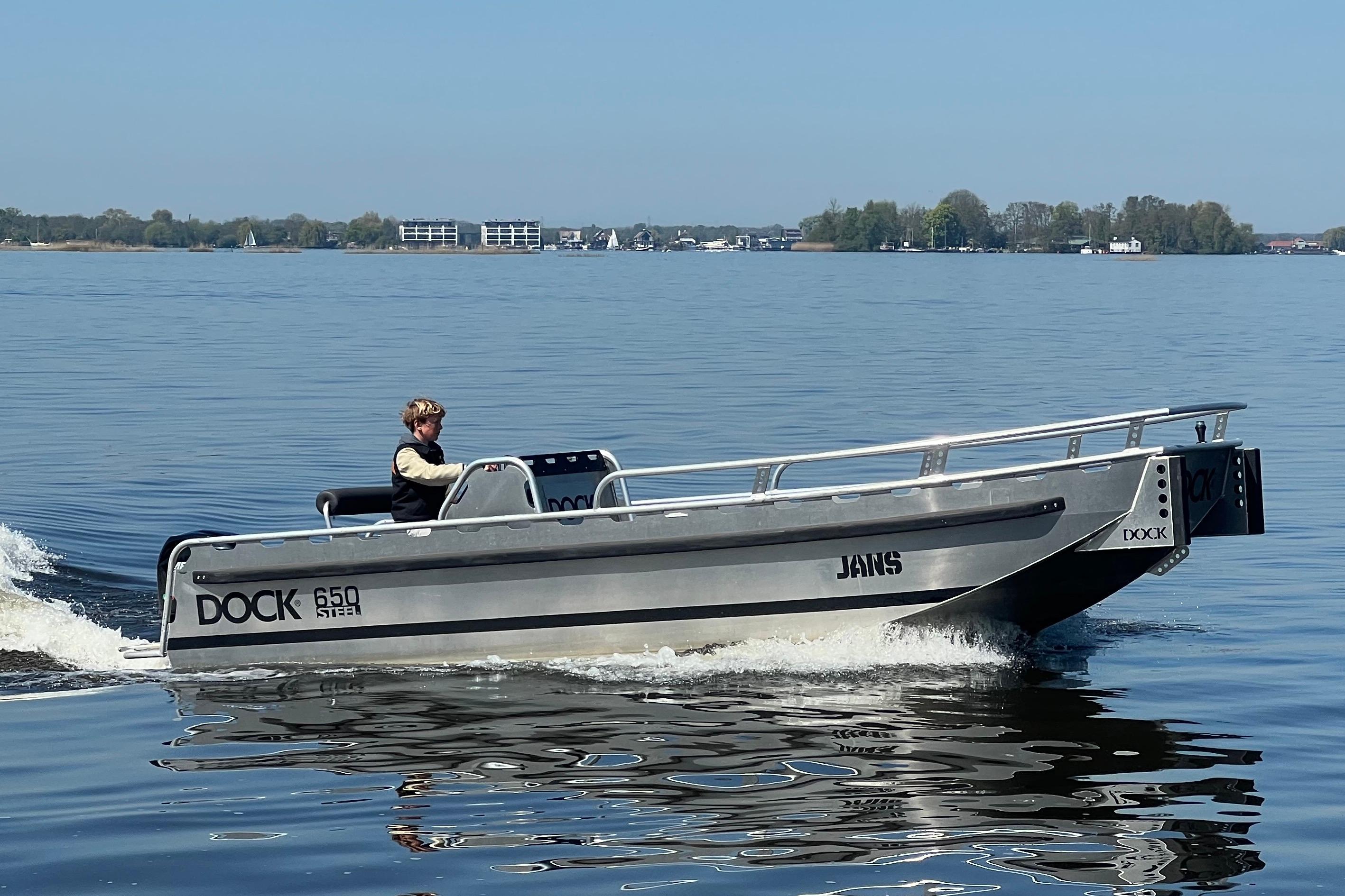 DOCK Steel 650