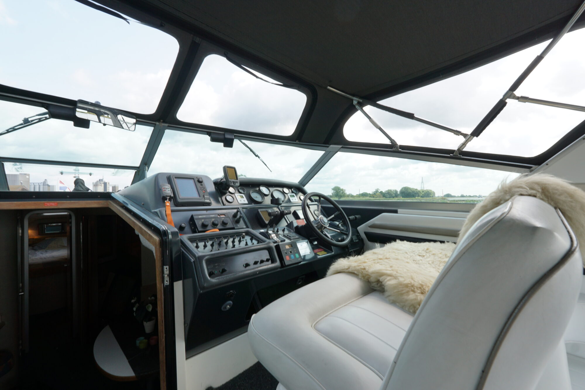 Sea Ray 400 Express Cruiser