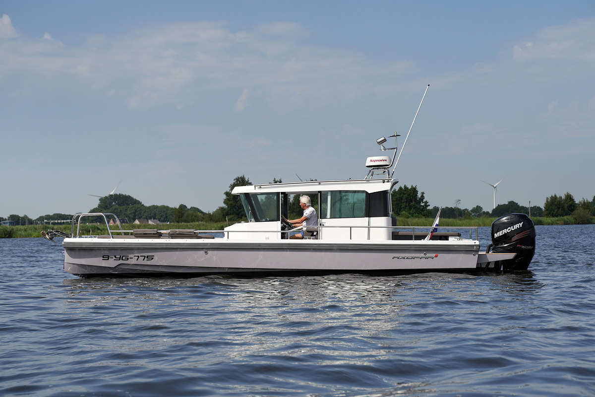 Axopar 28 Cabin