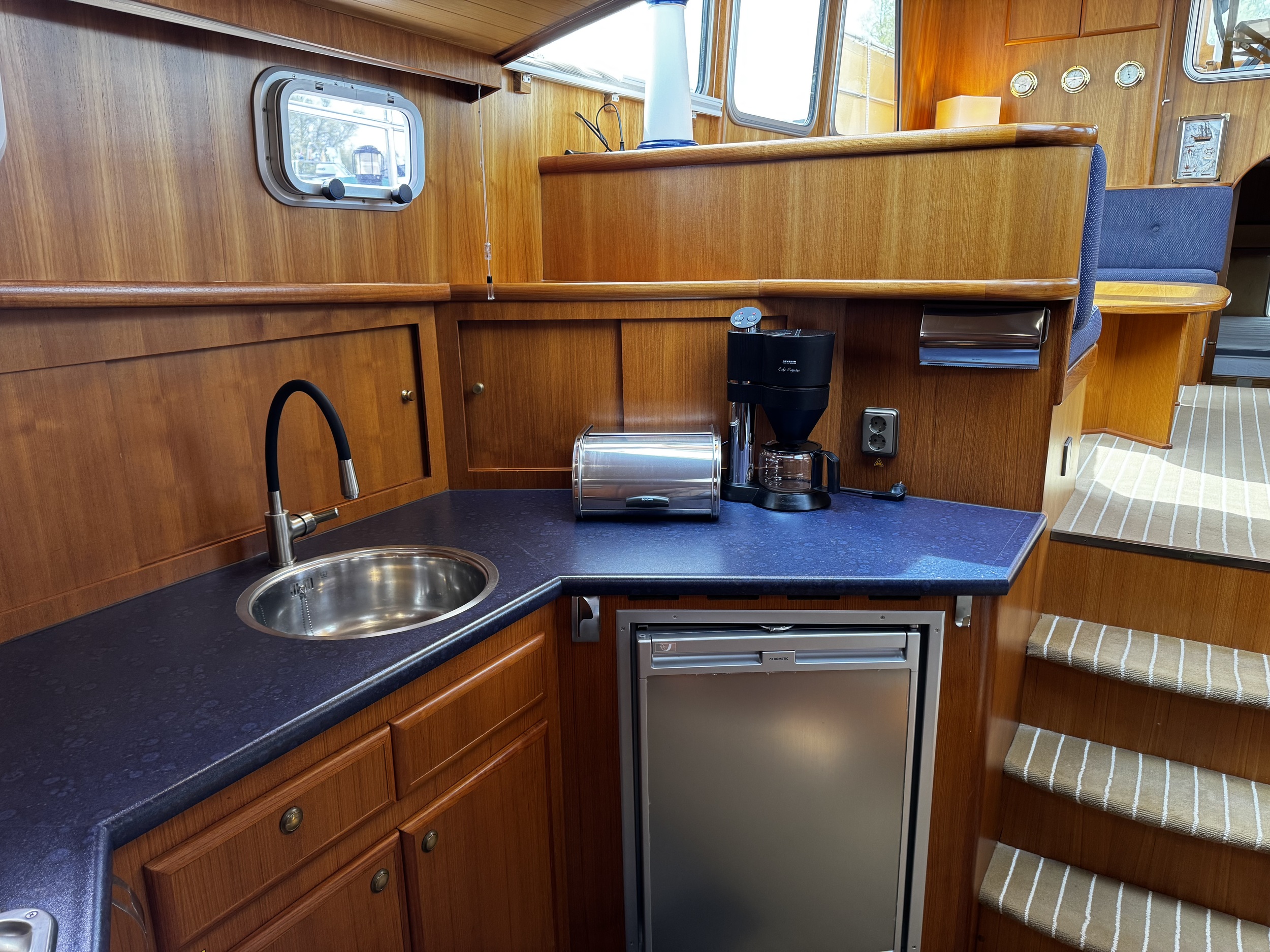 Aquanaut Drifter Trawler 1250 AK