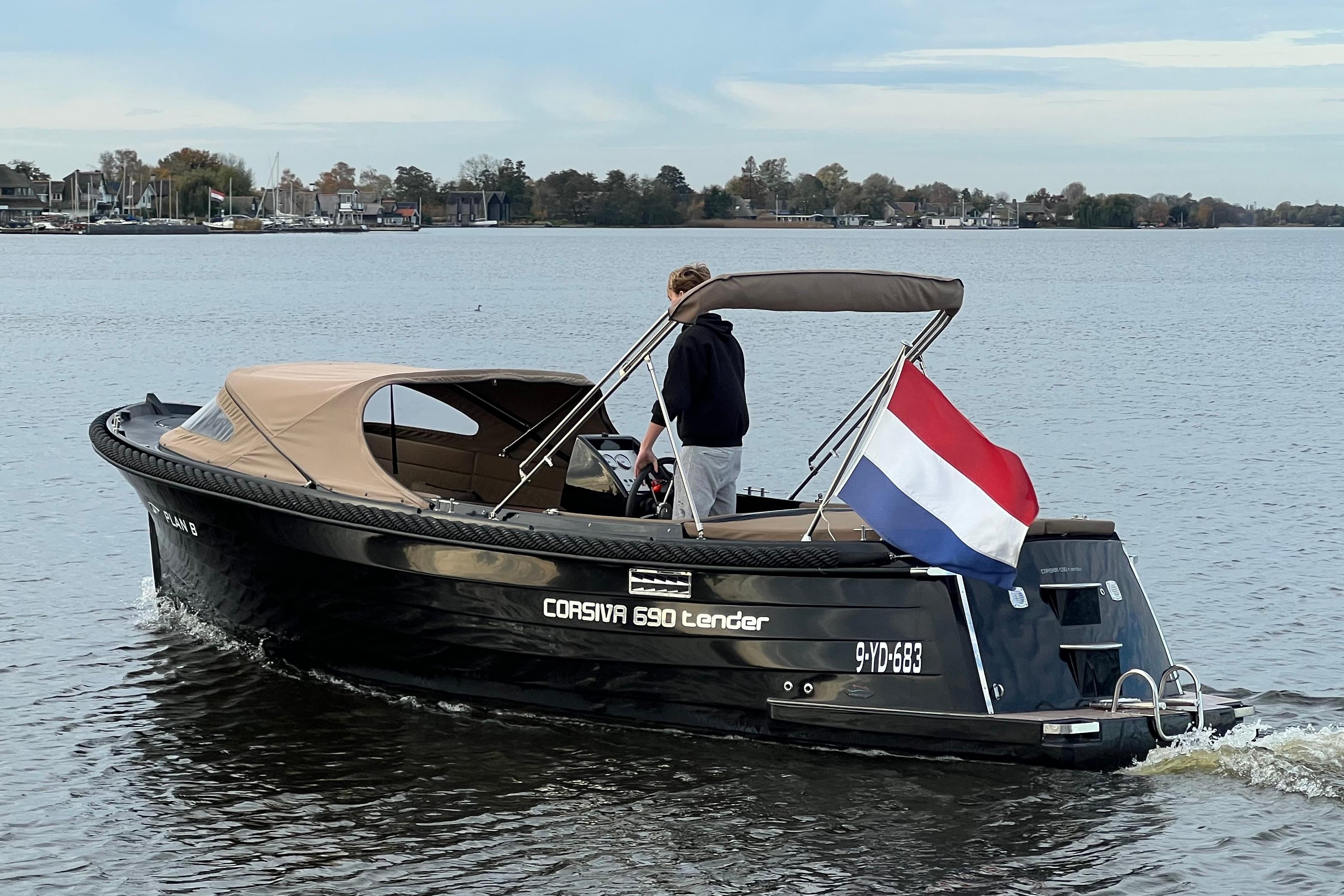 Corsiva 690 Tender