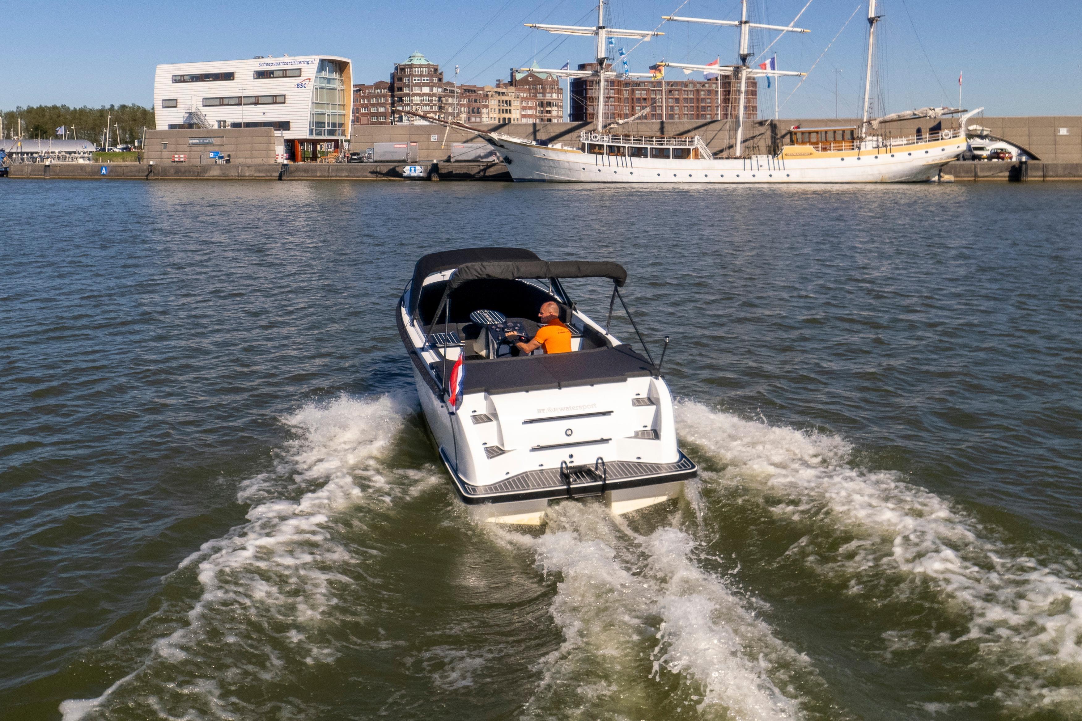 Lago Amore 633 Tender